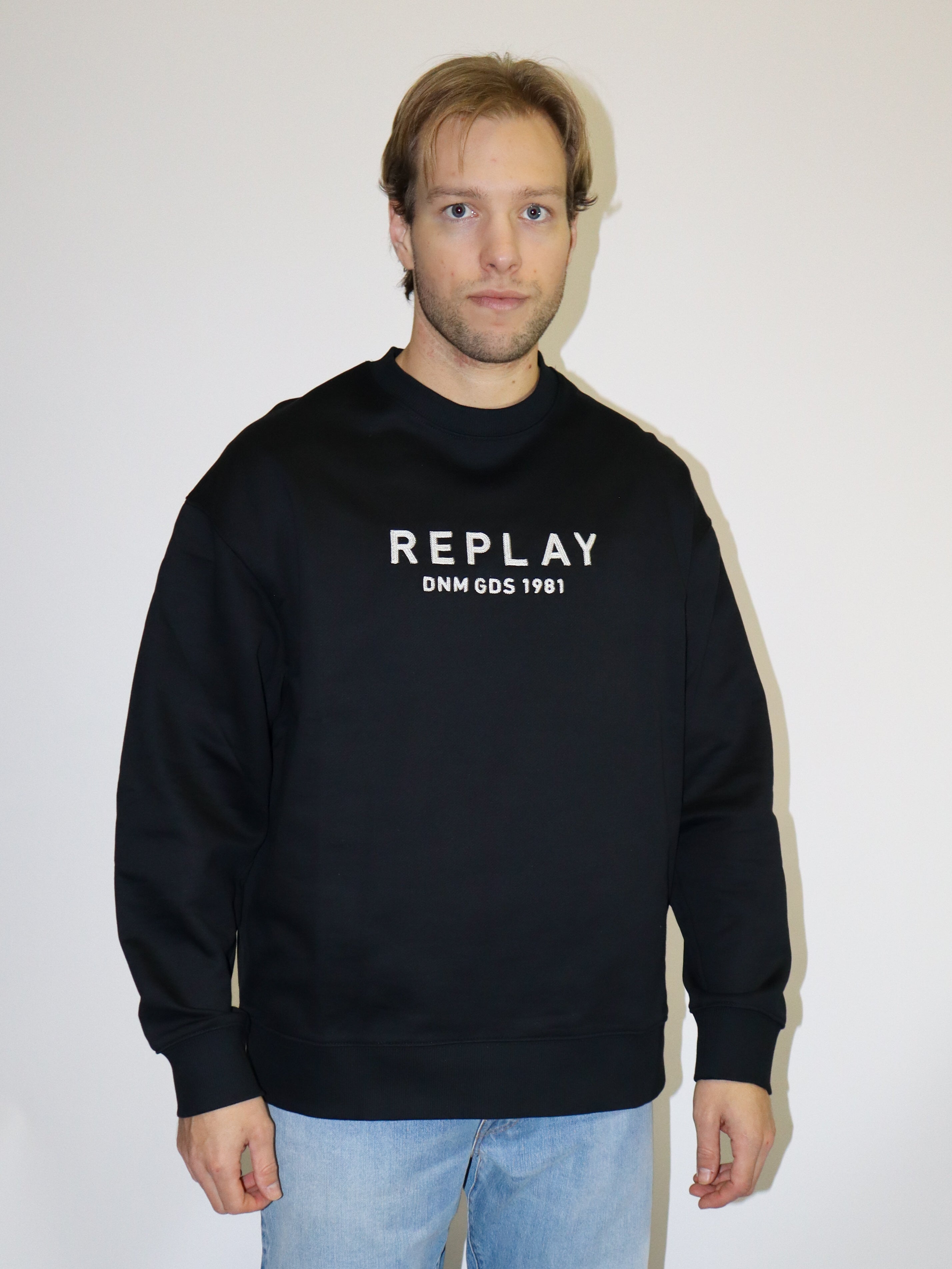 REPLAY PÁNSKA MIKINA UVOĽNENÉHO STRIHU S NÁPISOM