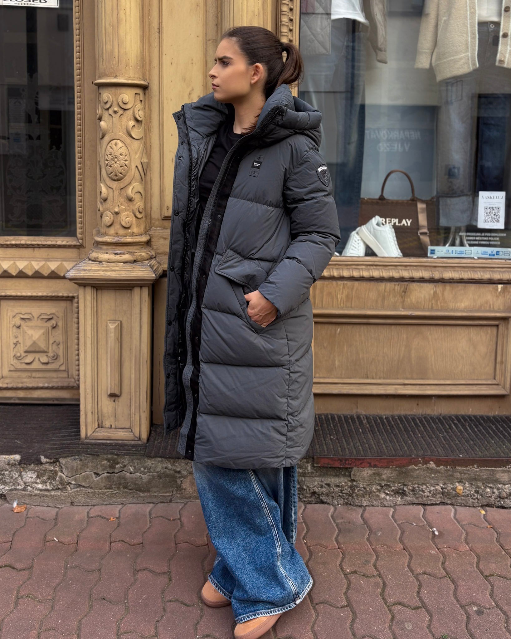 DLOUHÁ DÁMSKÁ PÉŘOVÁ BLAUER BUNDA LENA SE ČTYŘMI KAPSAMI 