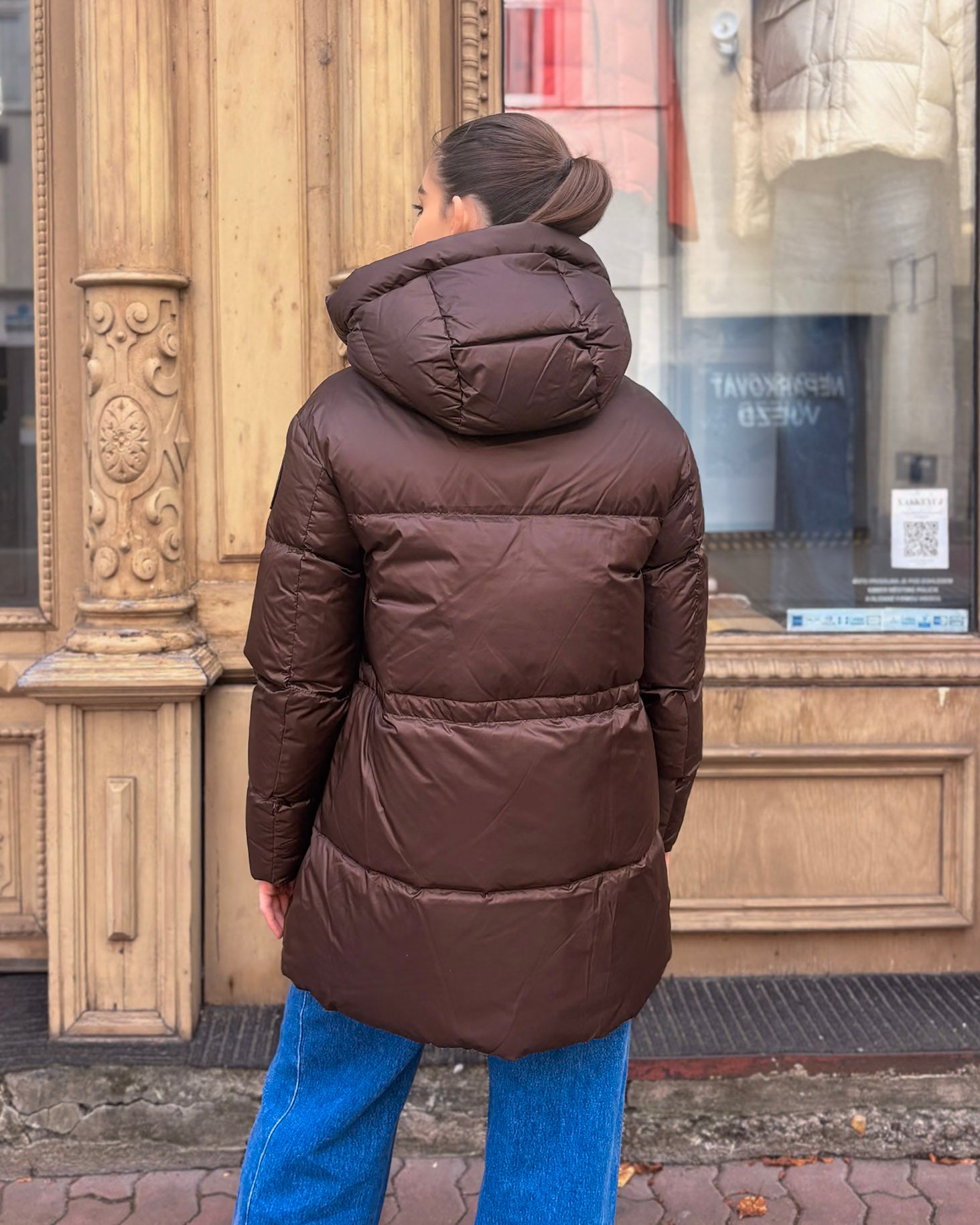 Dámská bunda BLAUER Chelsea čokoládově hnědá - detail zadní části s logem