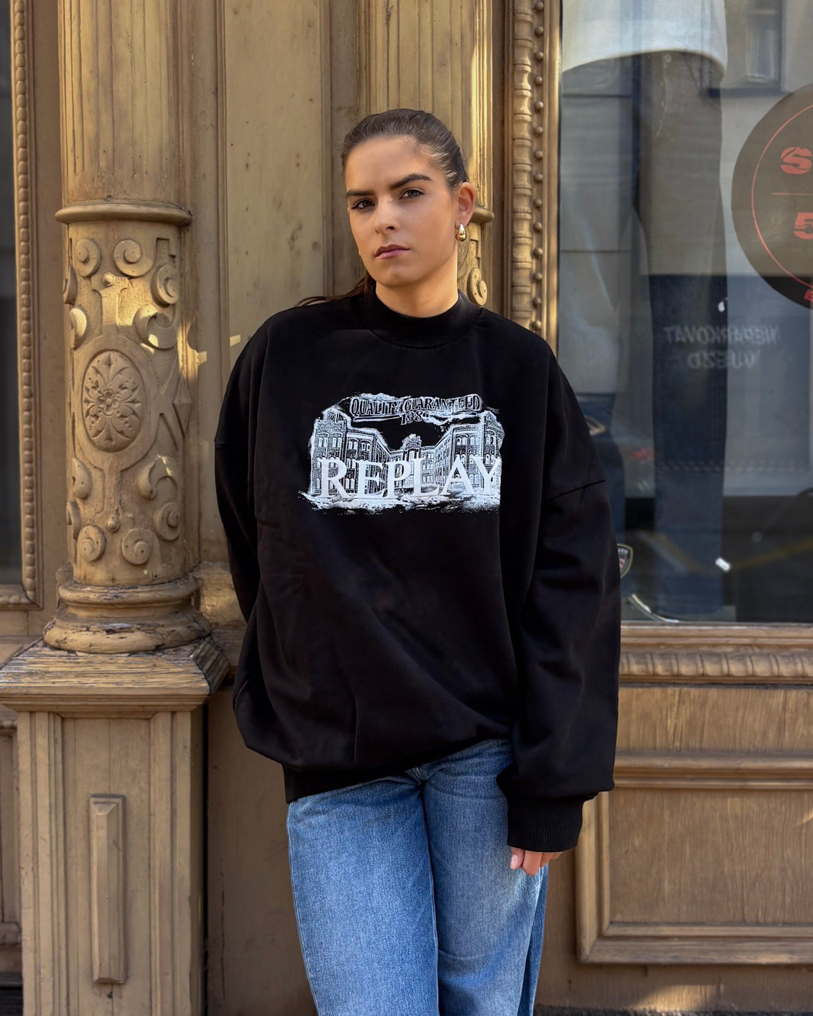 NŐI OVERSIZED HOSSZÚ PULÓVER HERITAGE NYOMTATÁSSAL