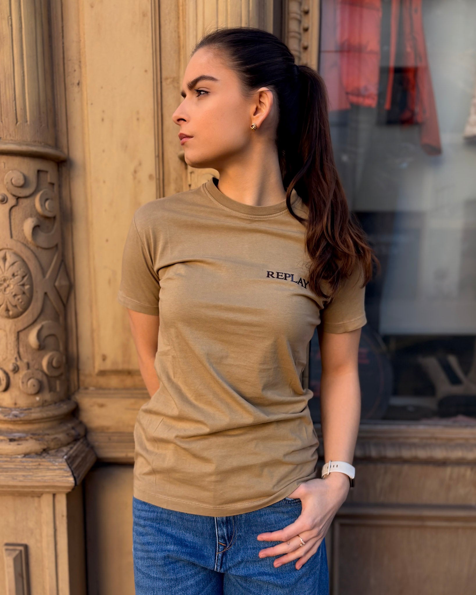 DÁMSKÉ TRIČKO REPLAY S LOGEM NA HRUDNÍKU