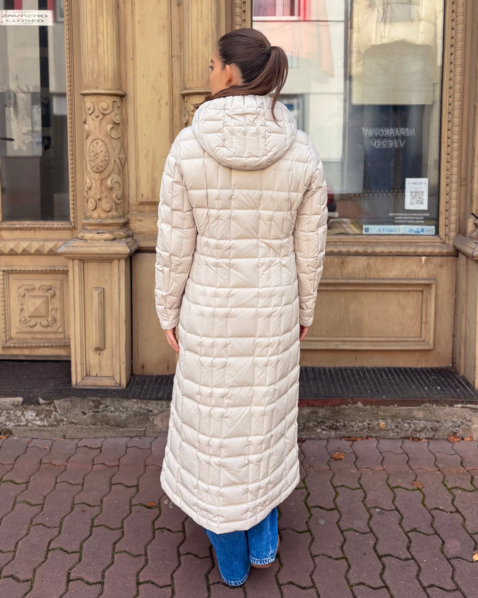 DÁMSKÝ KABÁT BLAUER S OBDÉLNÍKOVÝM PROŠÍVÁNÍM