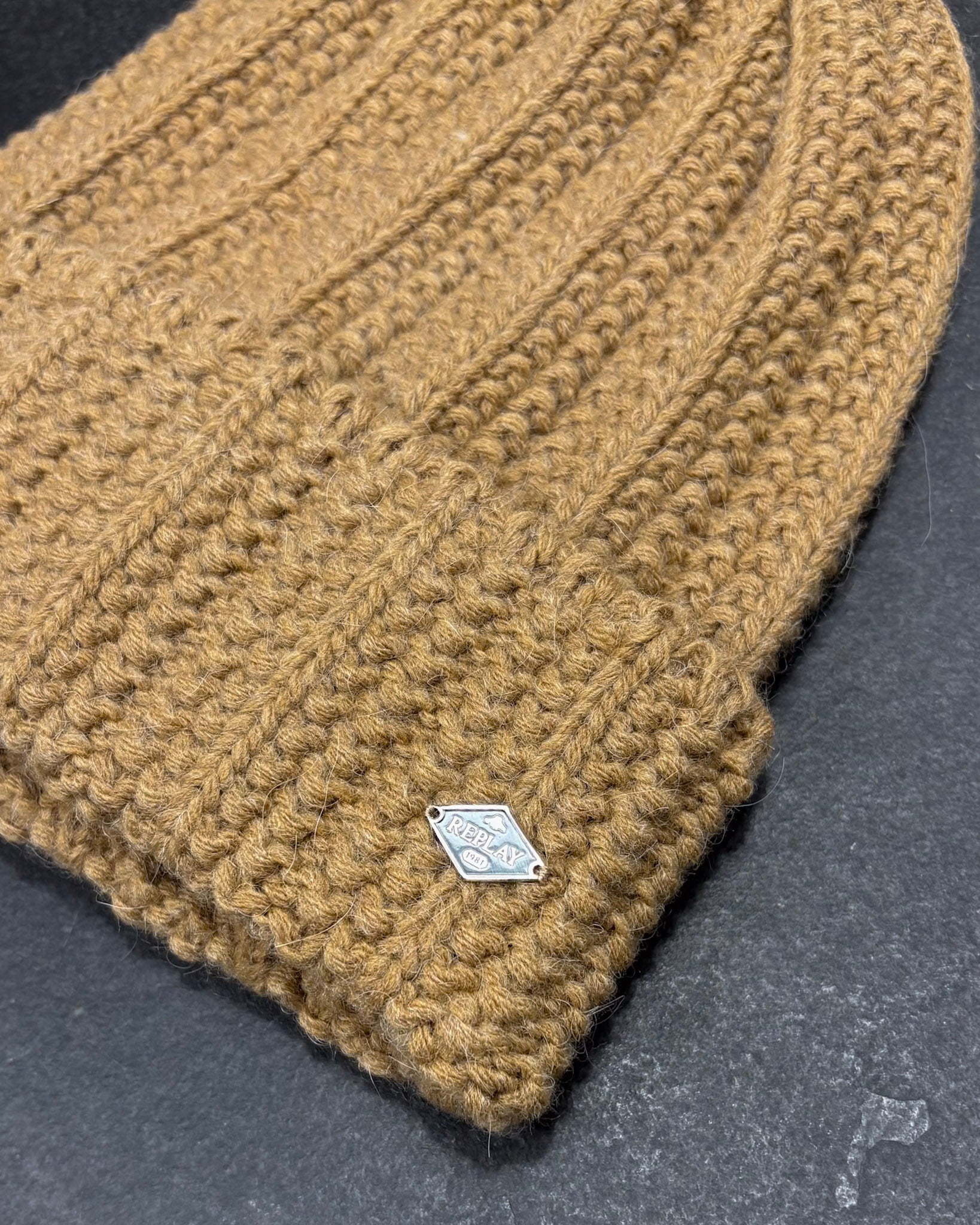 REPLAY HÁČKOVANÁ ČIAPKA Z VLNENEJ ZMESI