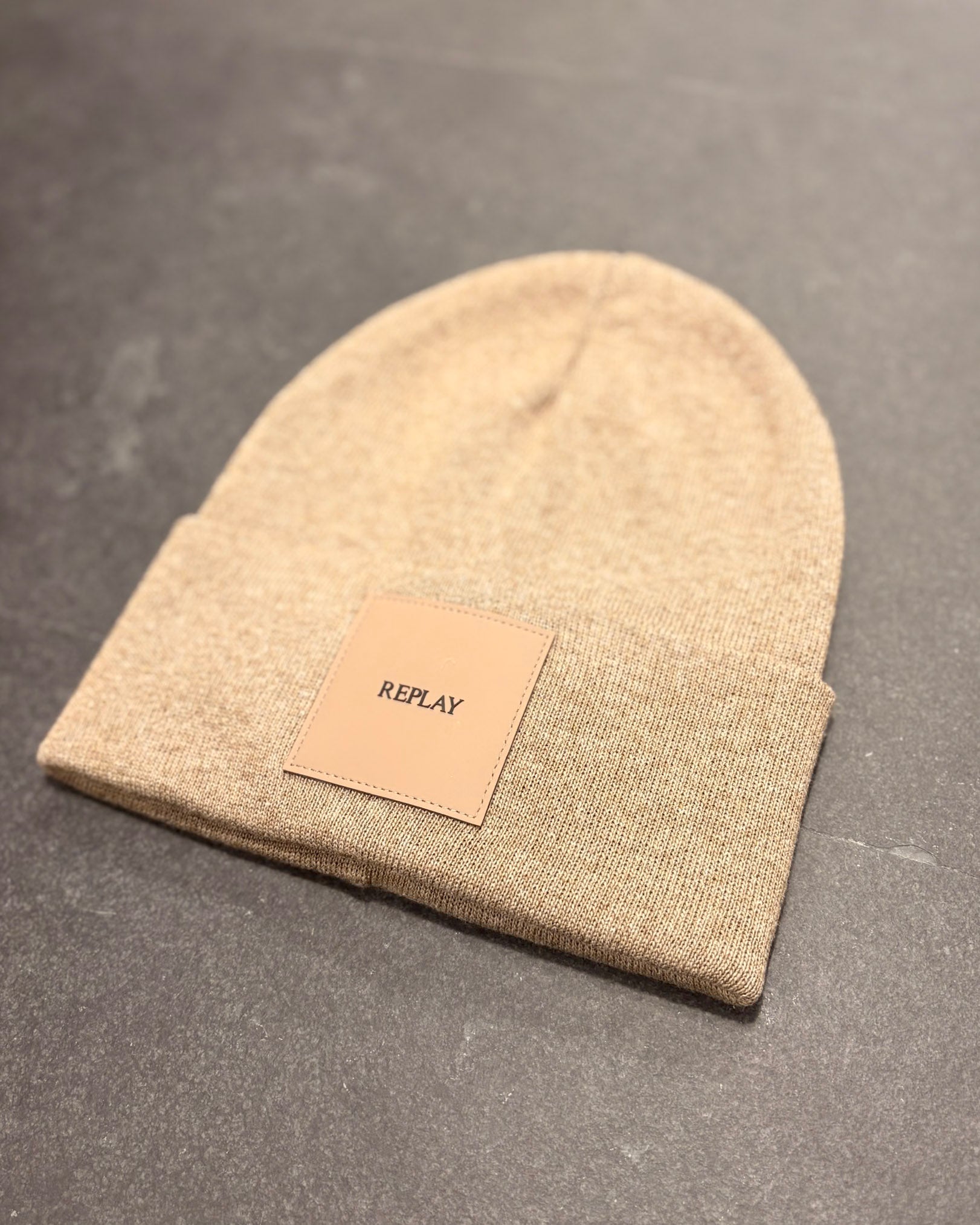 ČEPICE REPLAY S LOGEM NA LEMU