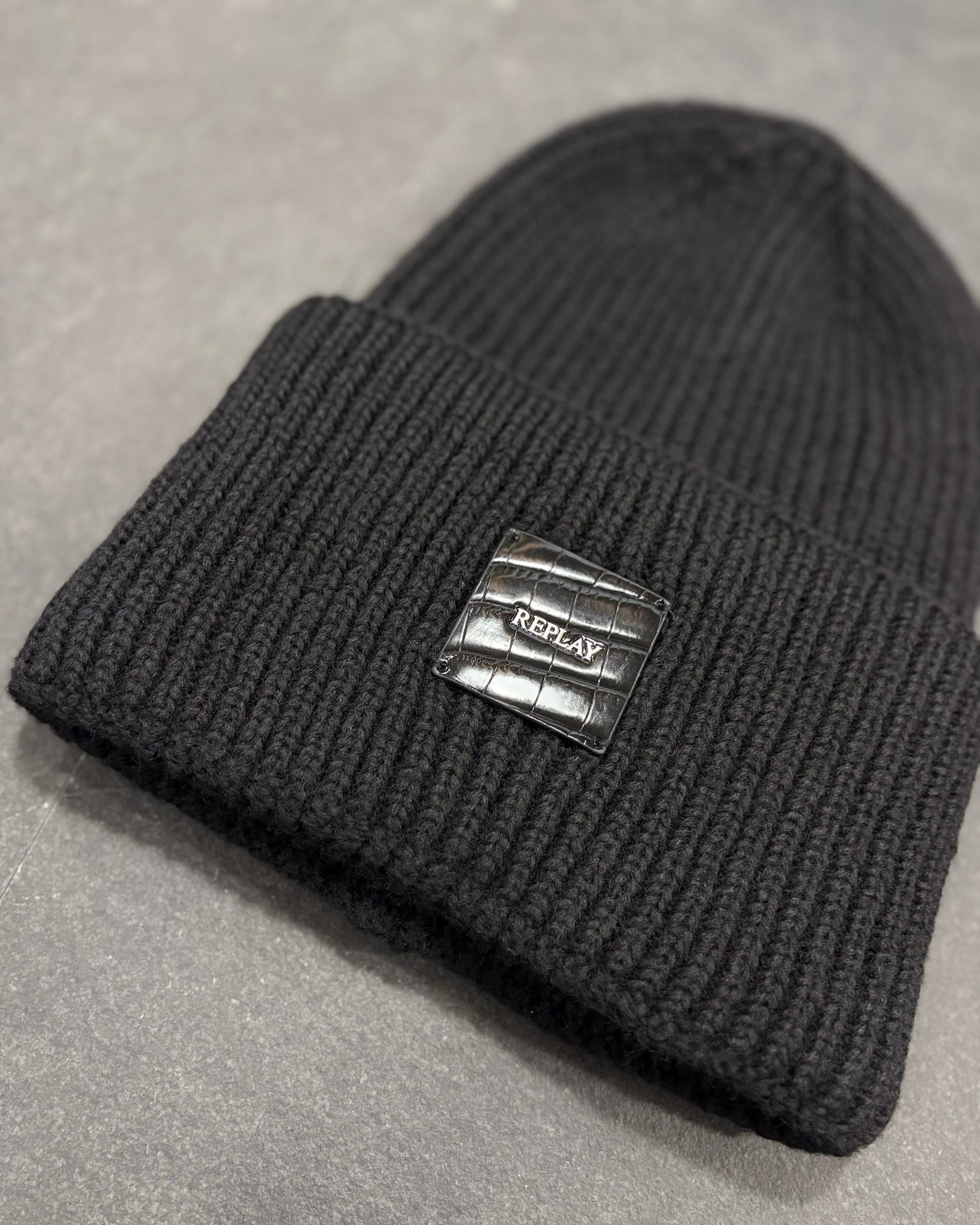 ČEPICE REPLAY S NÁŠIVKOU S KROKODÝLÍM EFEKTEM