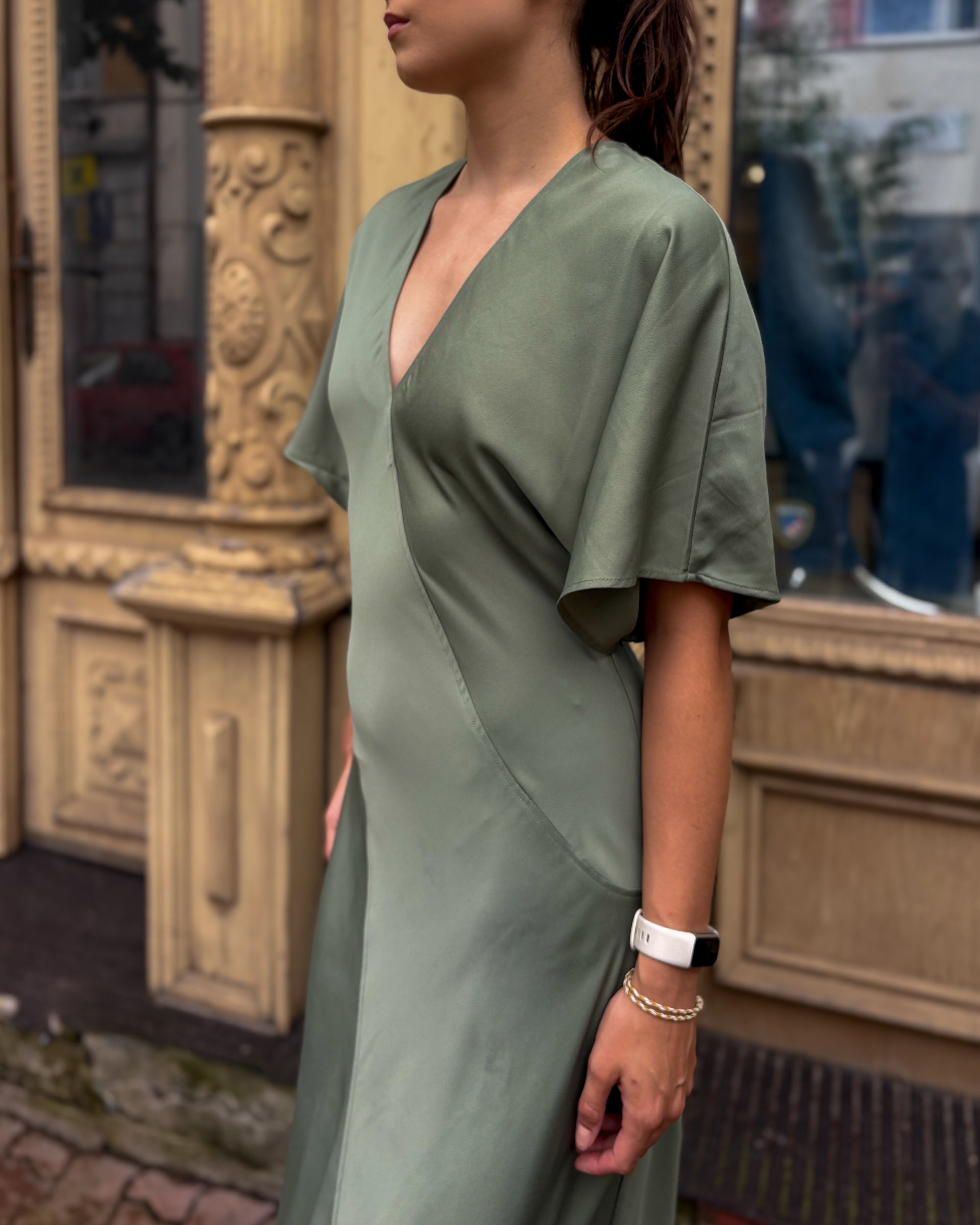 REPLAY Poly satin midi dress - Elegant V-neck RESTYLE Fashion Hub REPLAY Poly satin midi dress - Elegant V-neck RESTYLE Fashion Hub