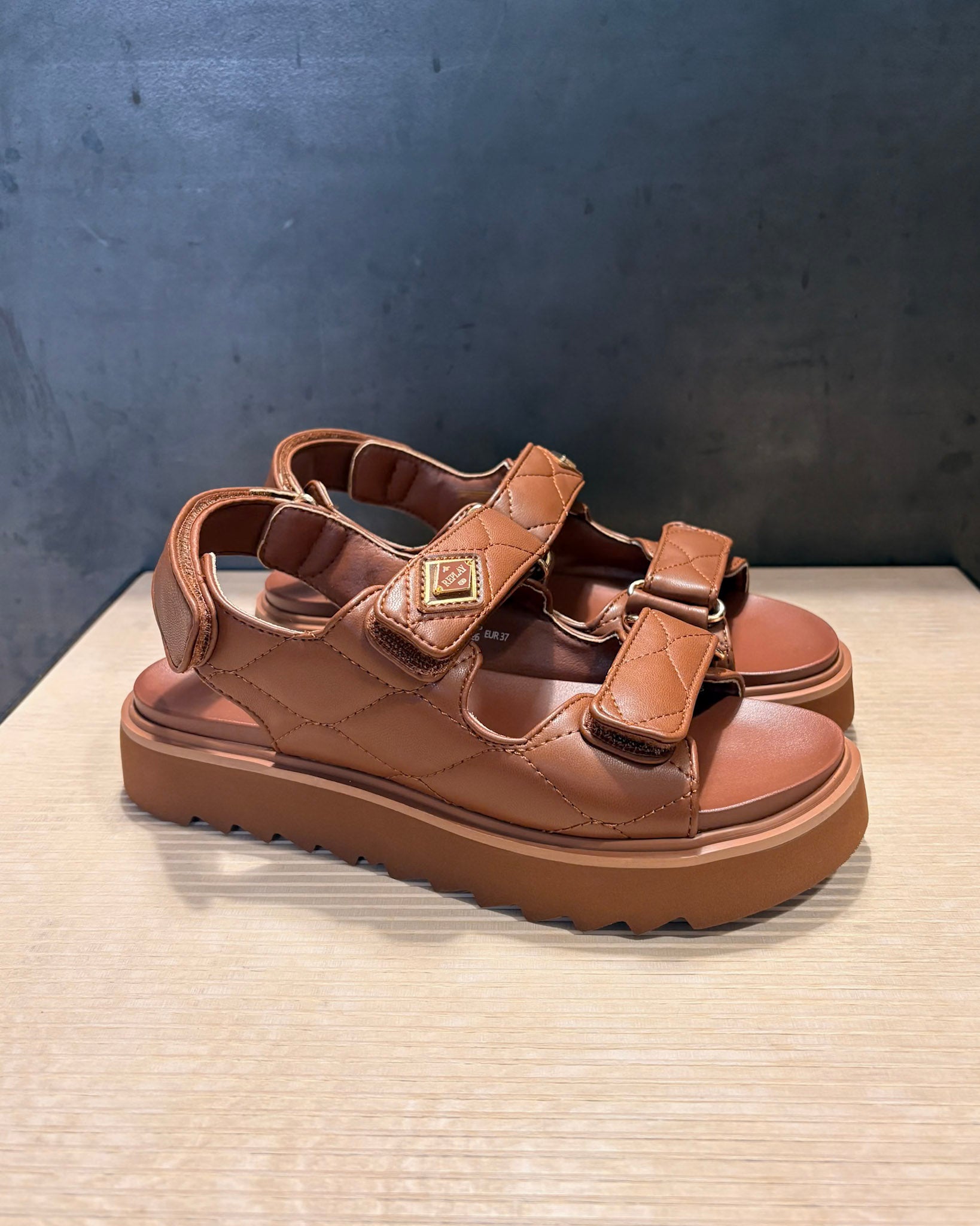 DÁMSKÉ SANDÁLE REPLAY S DIAMANTOVÝM PROŠÍVÁNÍM 