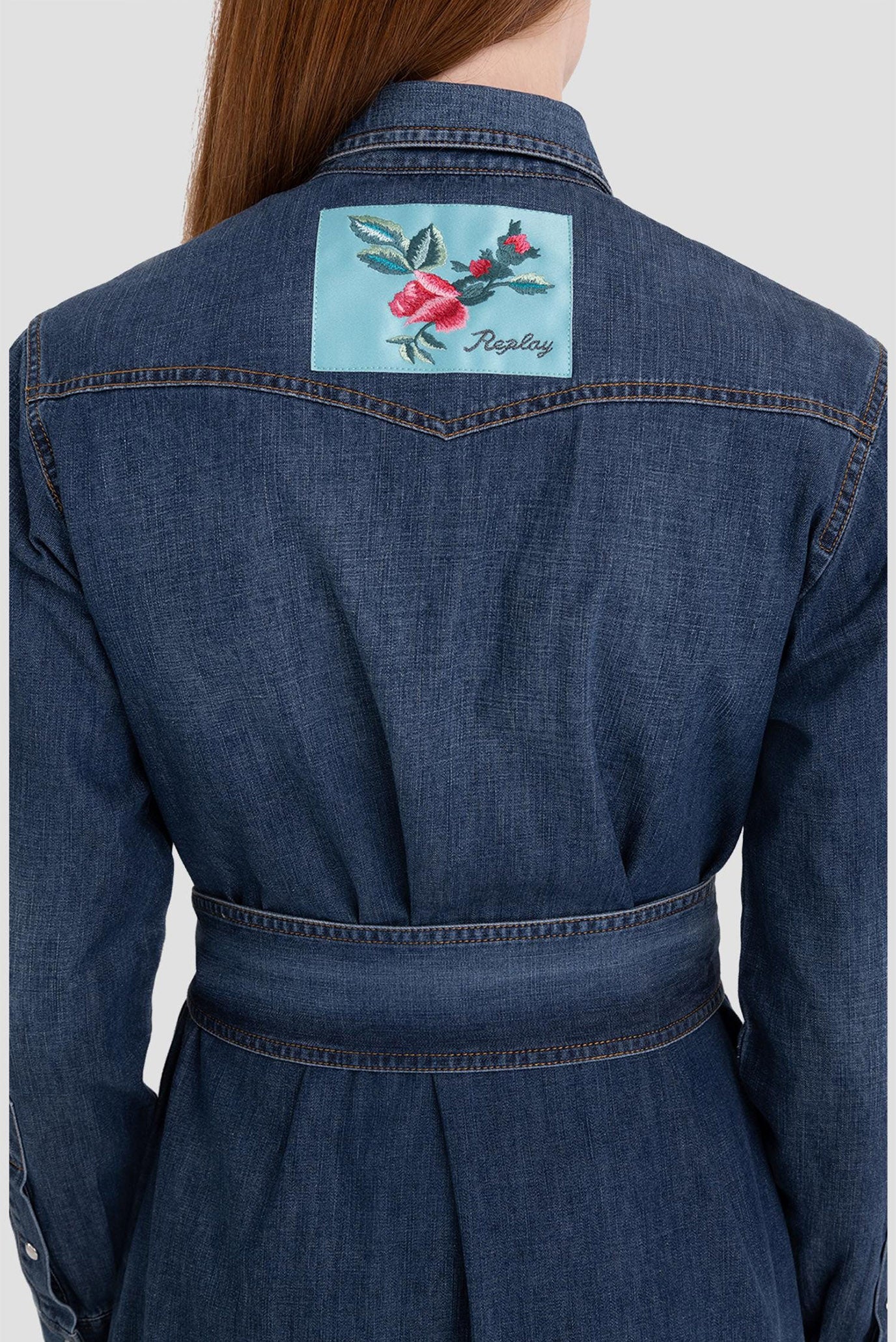 SUPERDLOUHÉ DŽÍNOVÉ ŠATY REPLAY S ROZPARKEM -