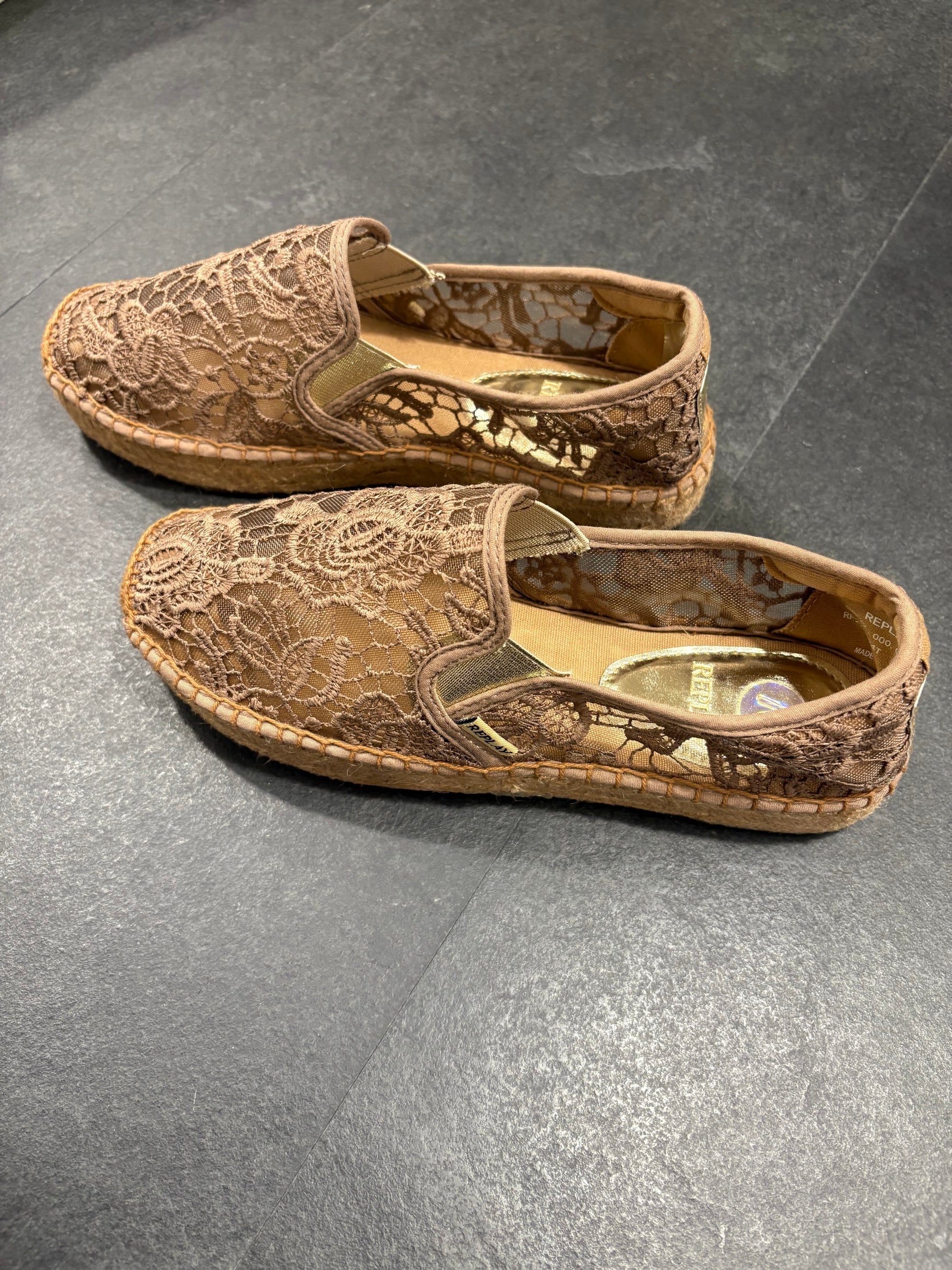 REPLAY DÁMSKE ESPADRILY S VYŠÍVANOU ČIPKOU