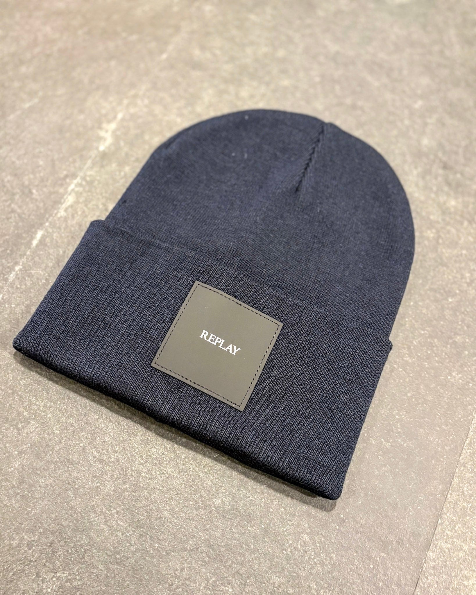 ČEPICE REPLAY S LOGEM NA LEMU 