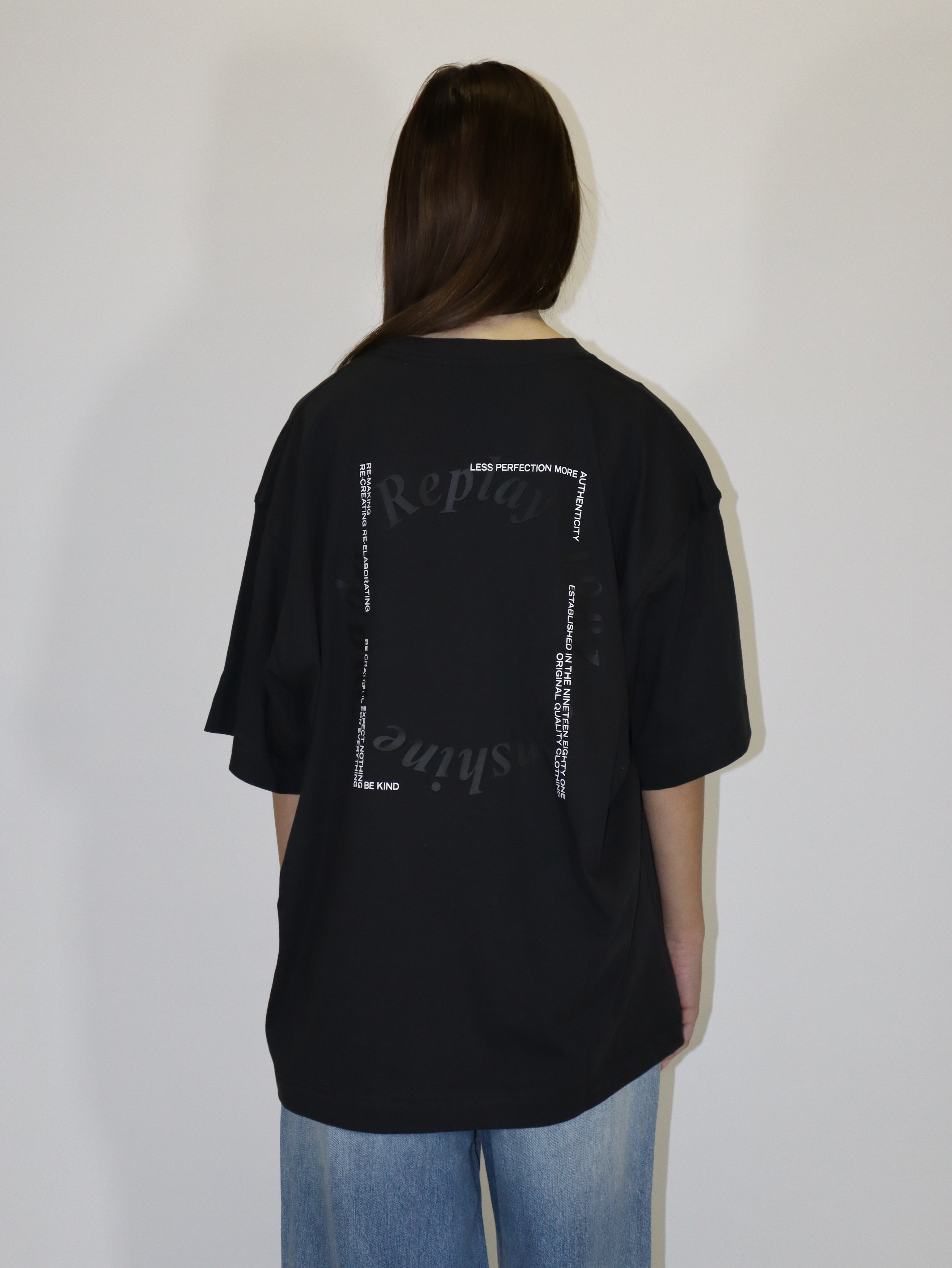 REPLAY DÁMSKE BAVLNENÉ TRIČKO S POTLAČOM NA CHRBTĚ
