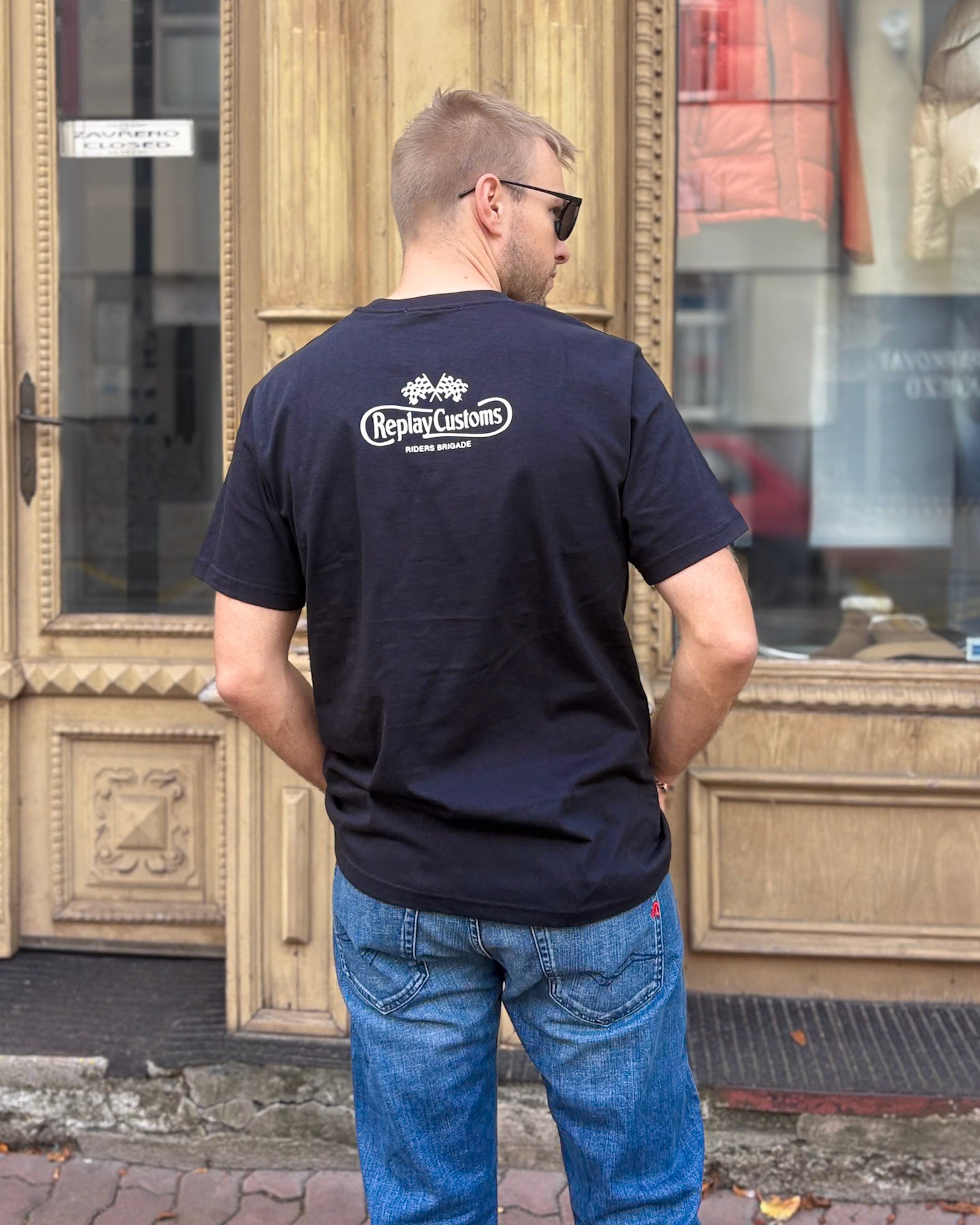 FÉRFI REPLAY PÓLÓ HÁTULJÁN NYOMOTT MINTÁVAL