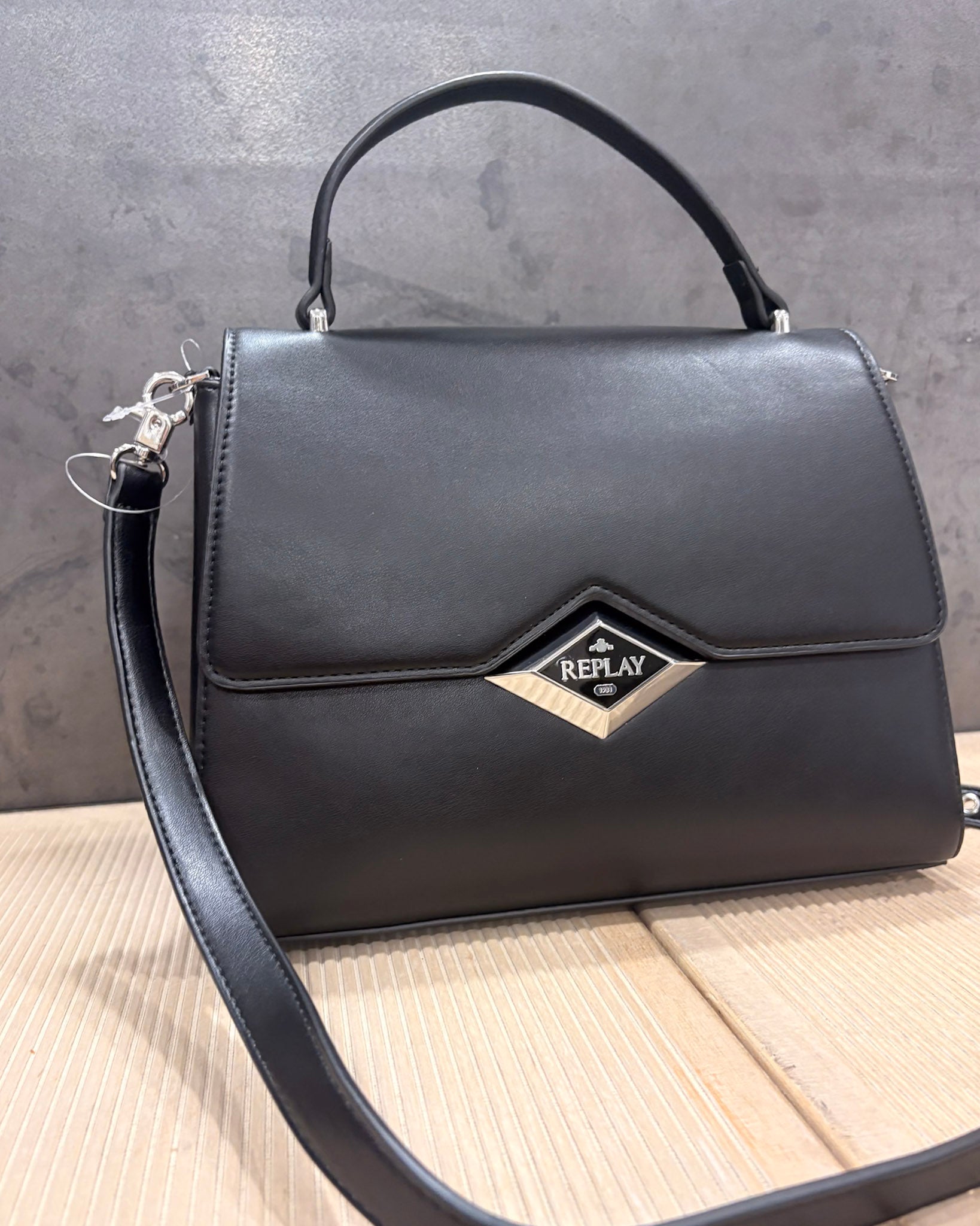 REPLAY TÁSKA GYÉMÁNT LOGÓVAL