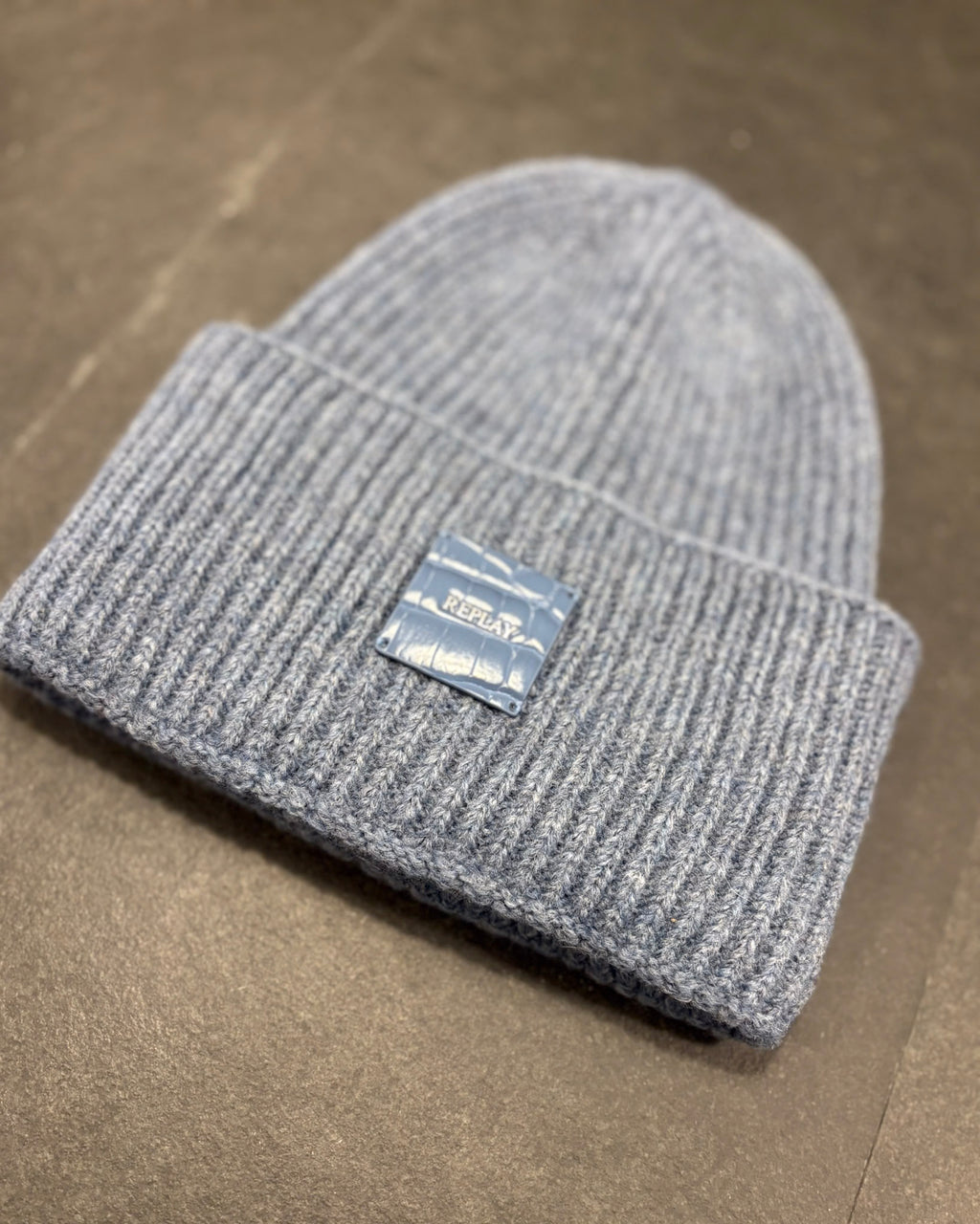 ČEPICE REPLAY S NÁŠIVKOU S KROKODÝLÍM EFEKTEM