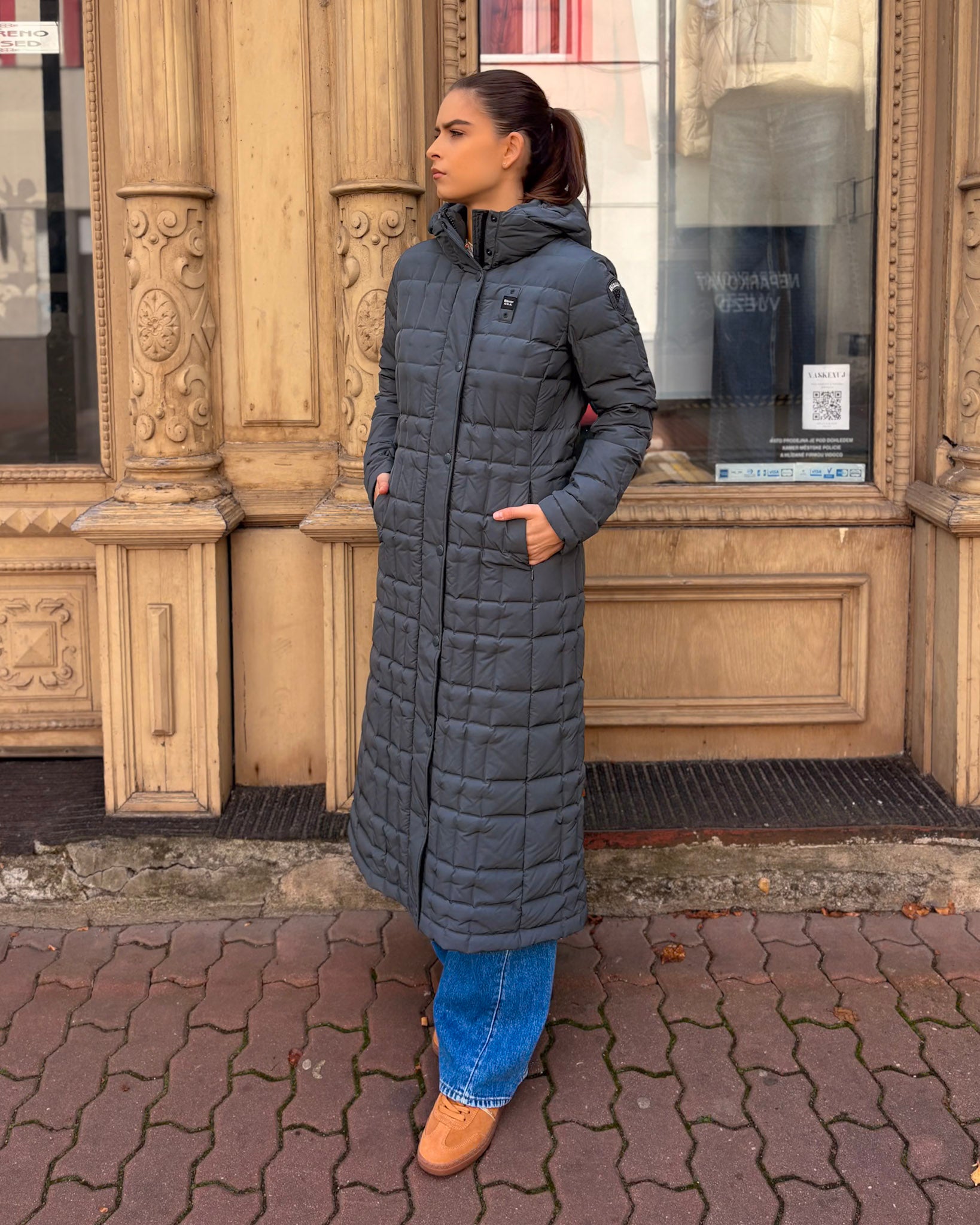 DÁMSKÝ KABÁT BLAUER S OBDÉLNÍKOVÝM PROŠÍVÁNÍM