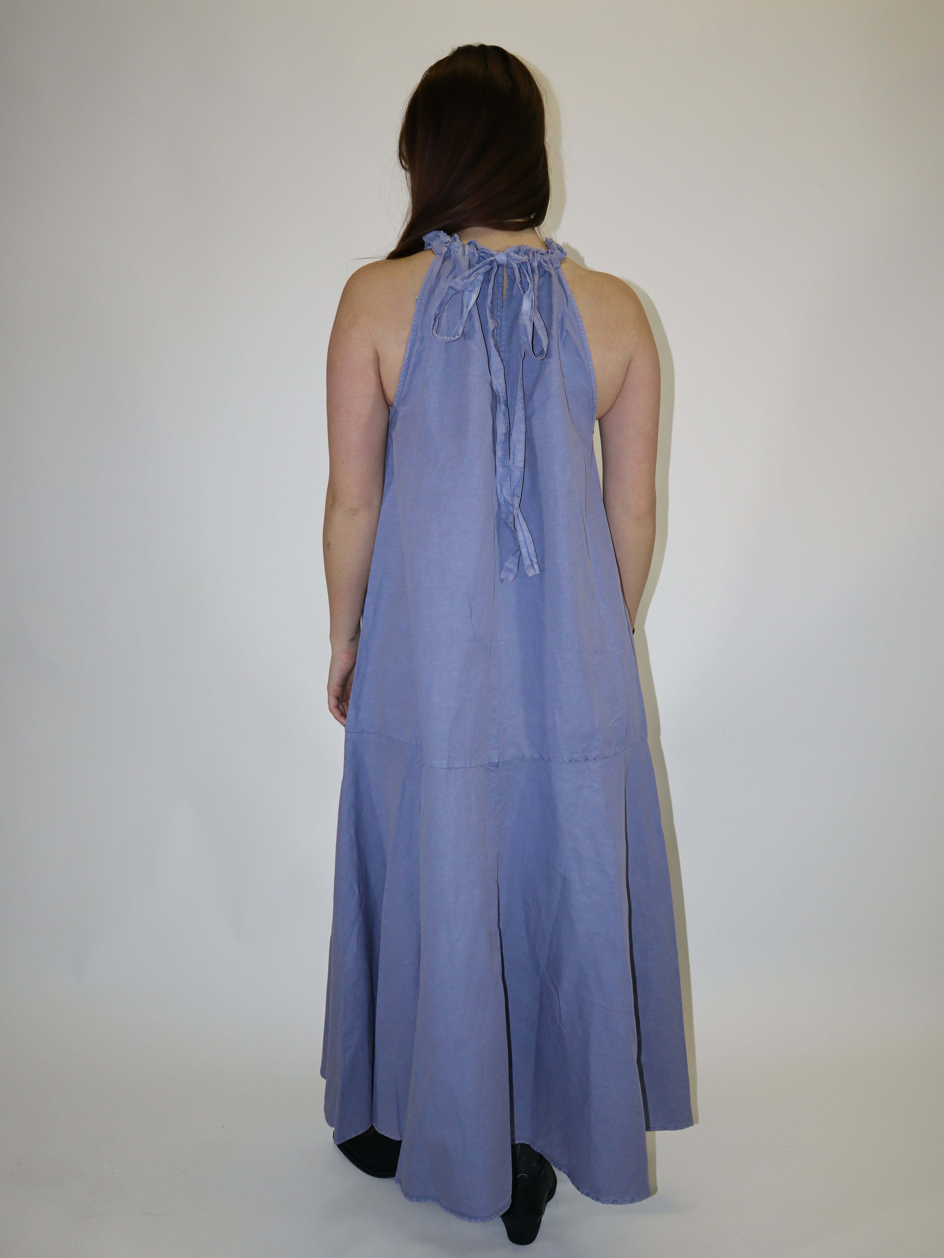 REPLAY DLOUHÉ ŠATY ÁČKOVÉHO STŘIHU NA ZAVAZOVÁNÍ ZA KRKEM