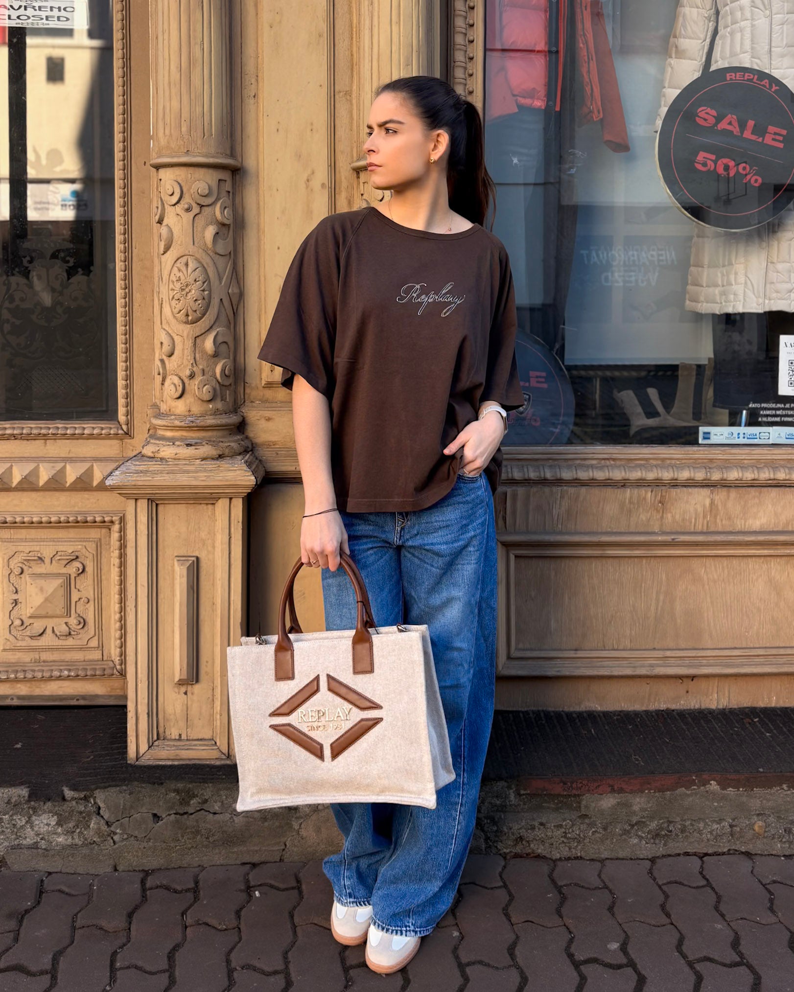 DÁMSKÉ TRIČKO REPLAY SE ZLATÝM POTISKEM LOGA 