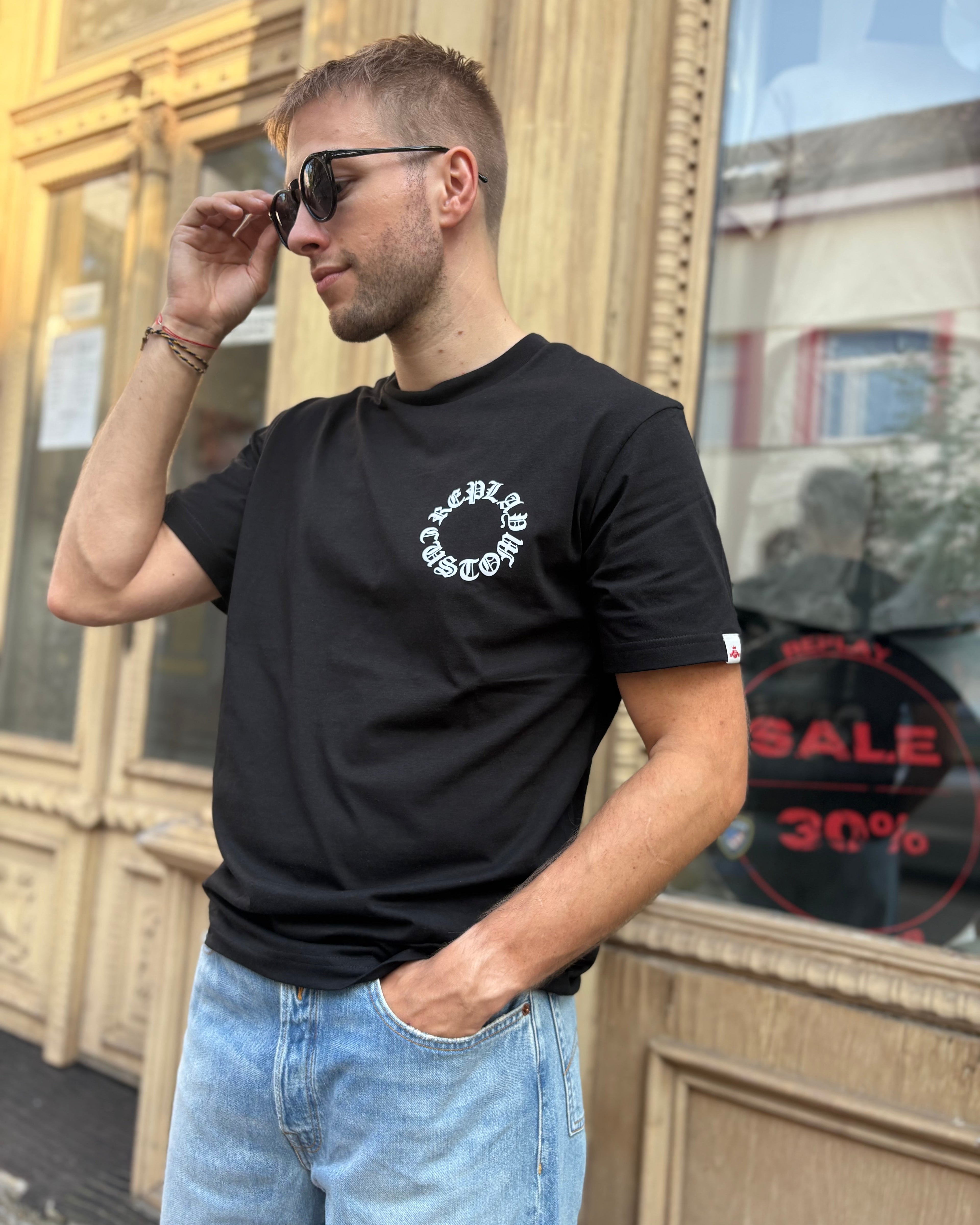 REPLAY FÉRFI PÓLÓ NYOMTATÁSSAL A HÁTULJÁN