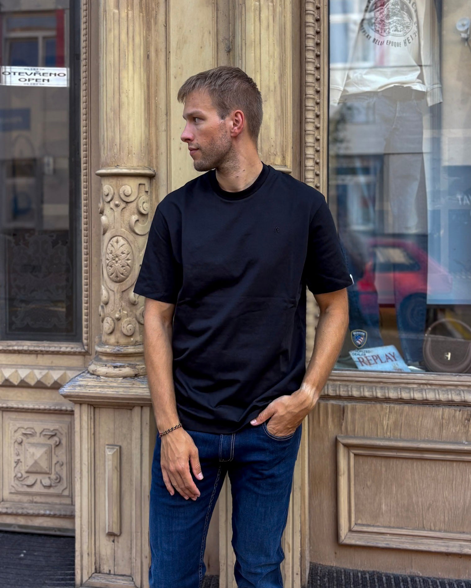 REPLAY PÁNSKÉ TRIČKO VOLNÉHO STŘIHU S VÝŠIVKOU