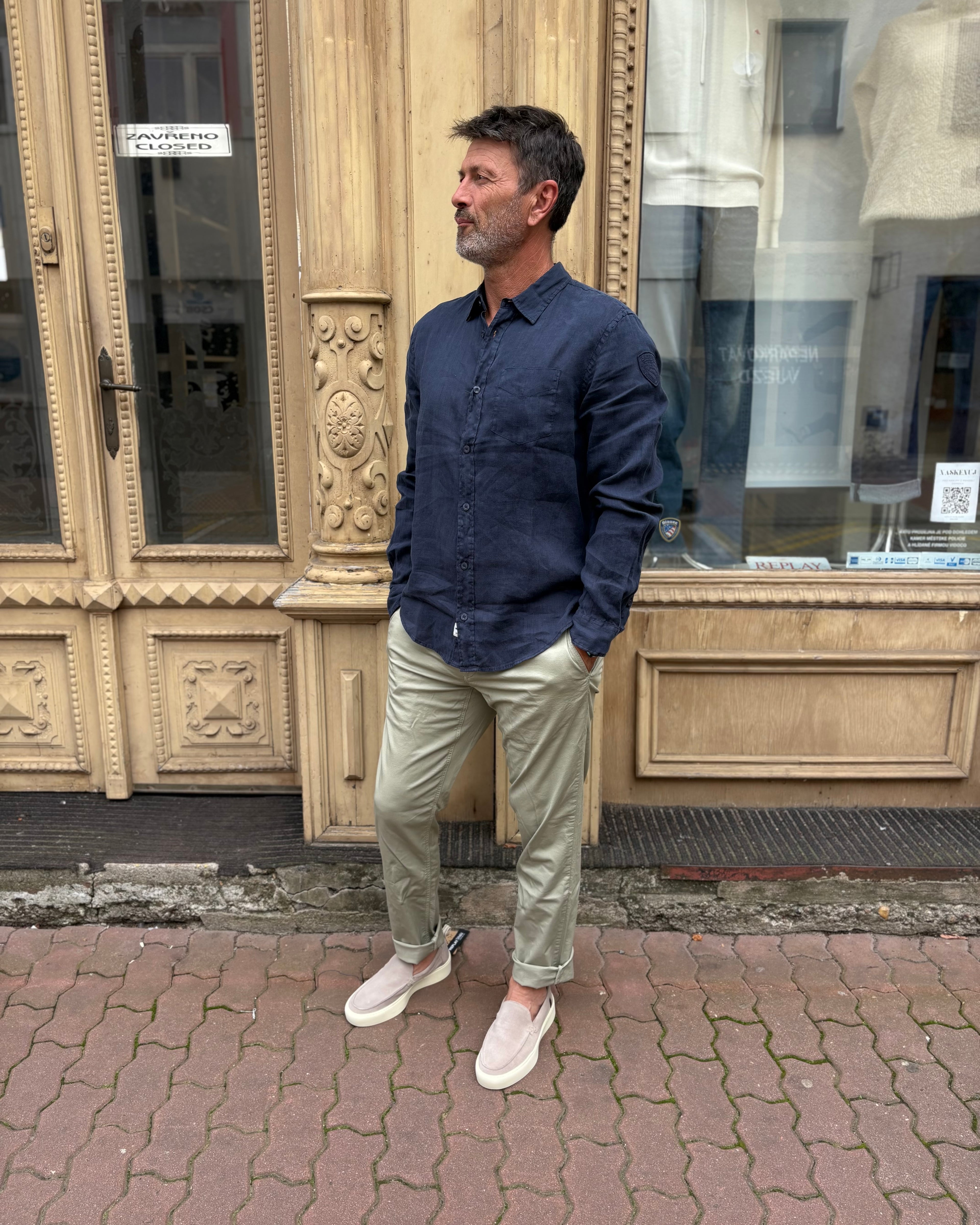 BLAUER FÉRFI VASSZONING LOGÓVAL 