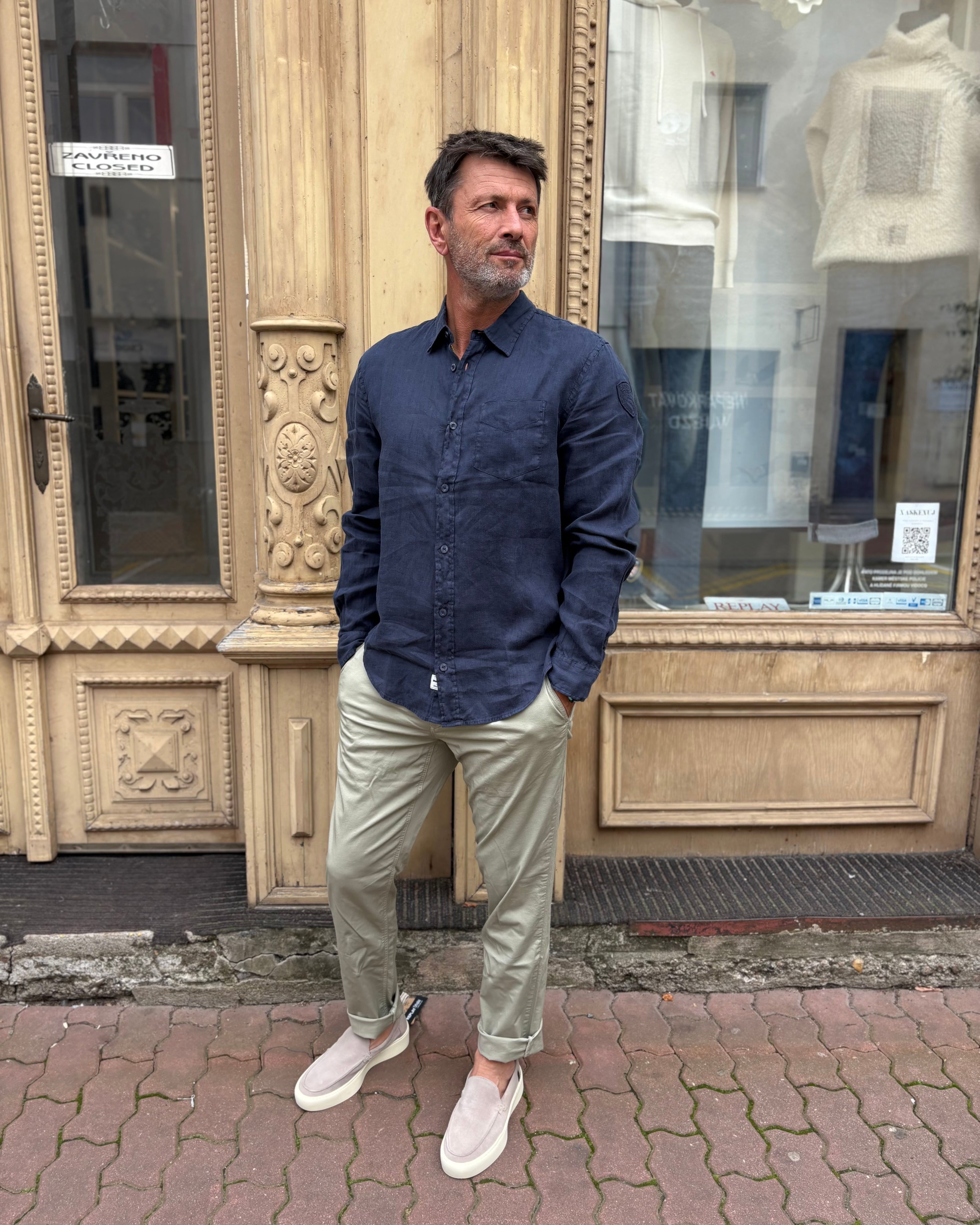 BLAUER FÉRFI VASSZONING LOGÓVAL 