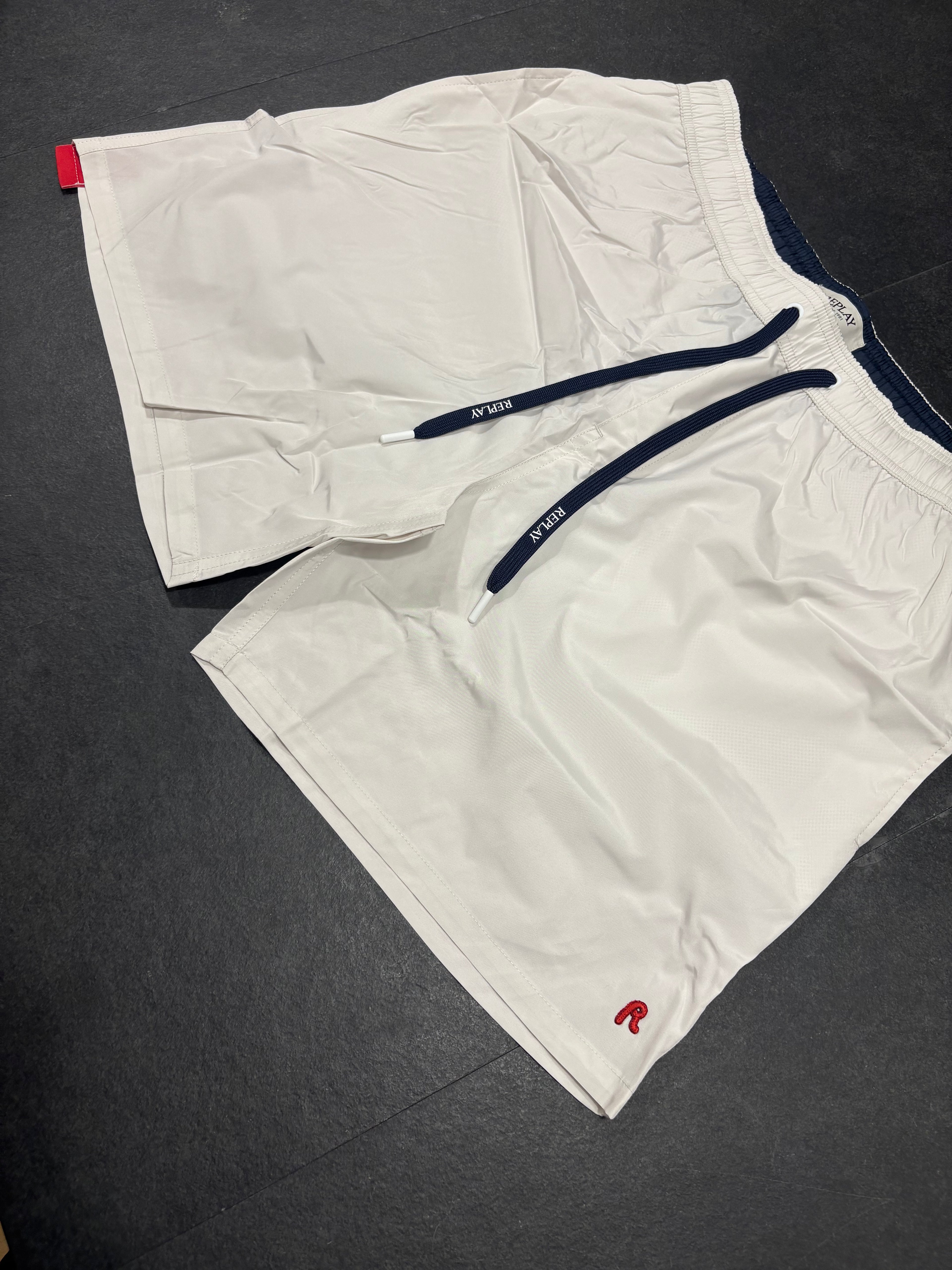 REPLAY FÉRFI EGYSZÍNŰ RÖVID FÜRDŐRUHA