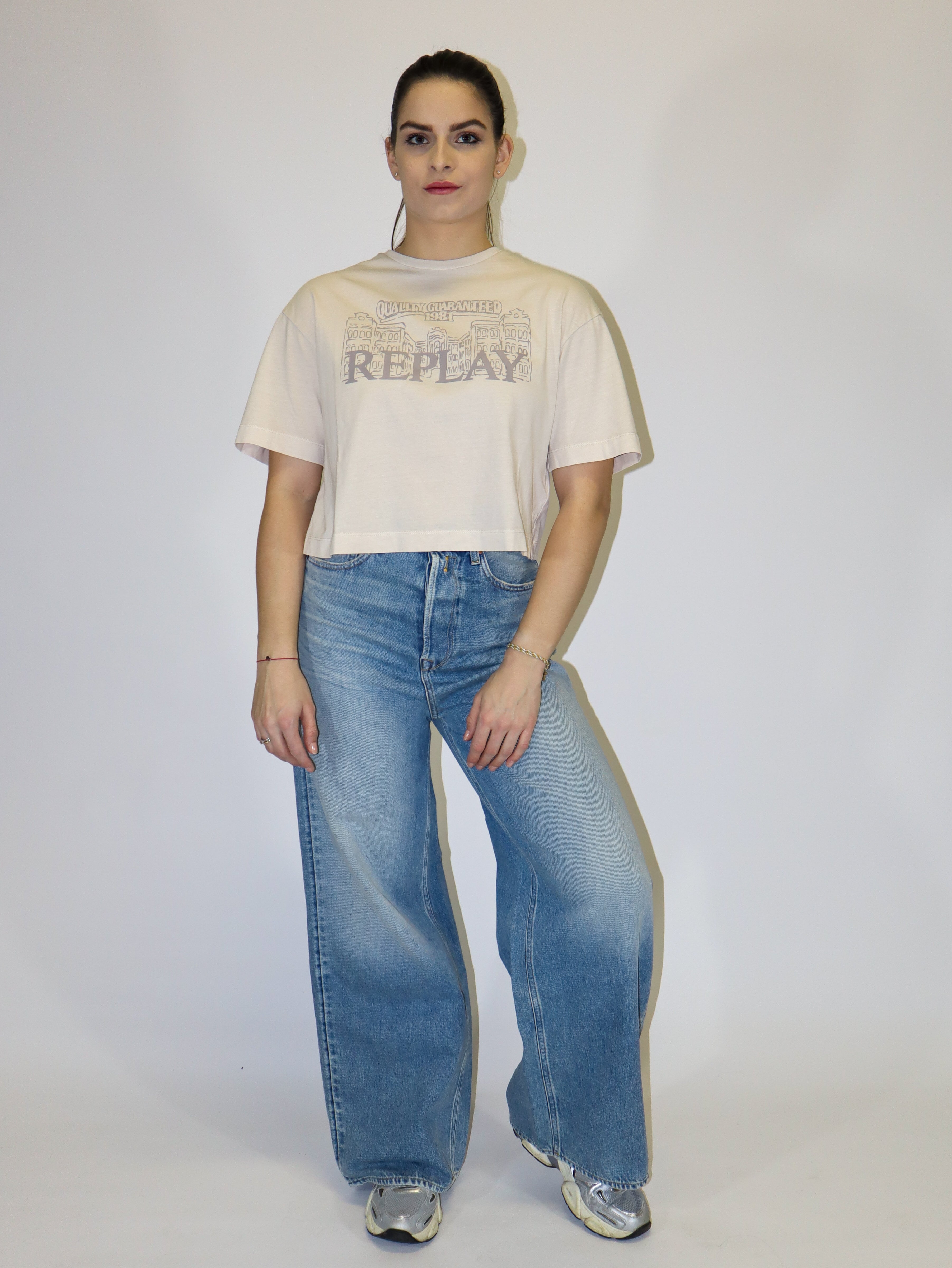 REPLAY DÁMSKE SKRÁTENÉ TRIČKO S VYRAŽENÝM LOGOM