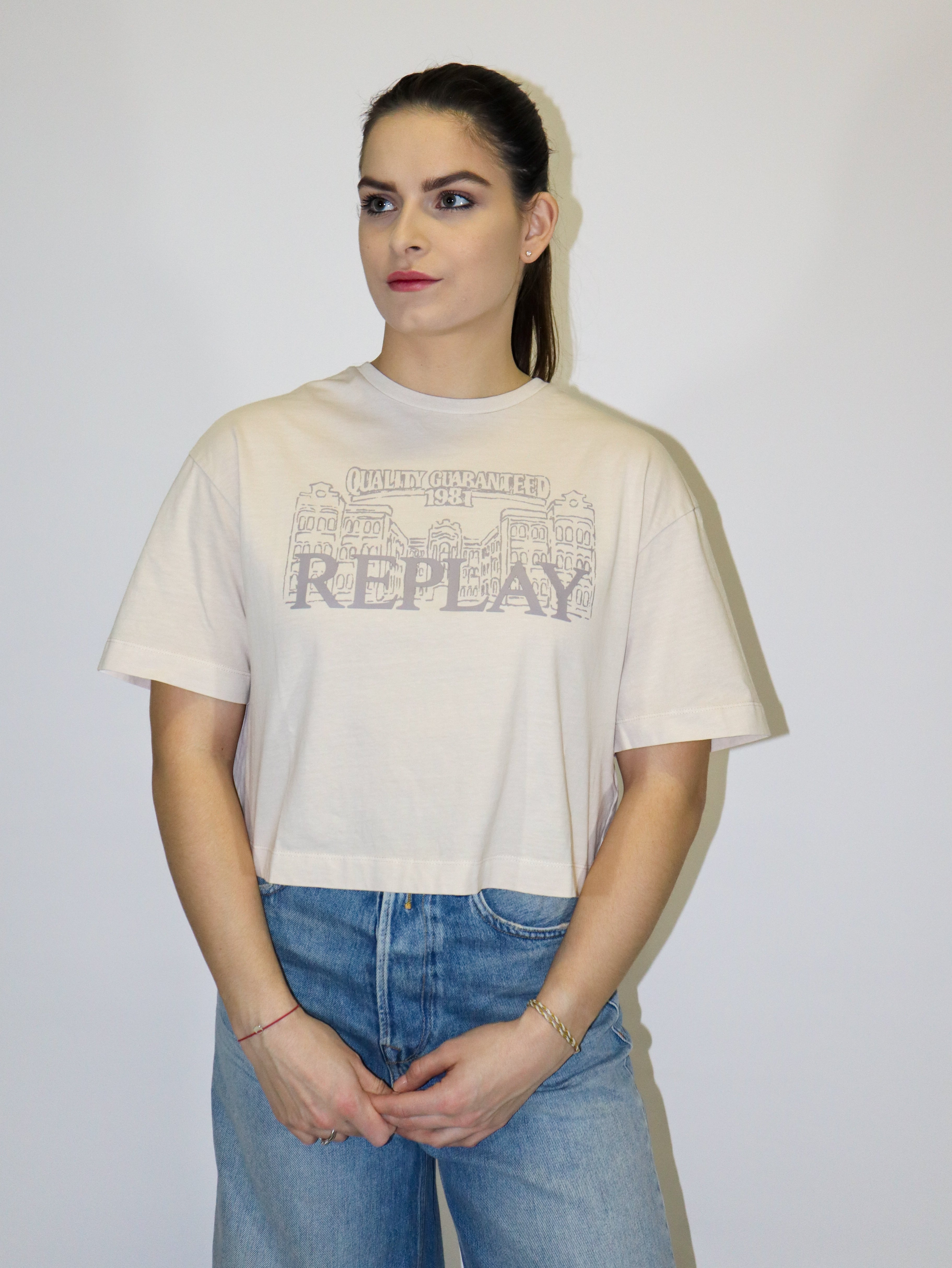 REPLAY DÁMSKE SKRÁTENÉ TRIČKO S VYRAŽENÝM LOGOM