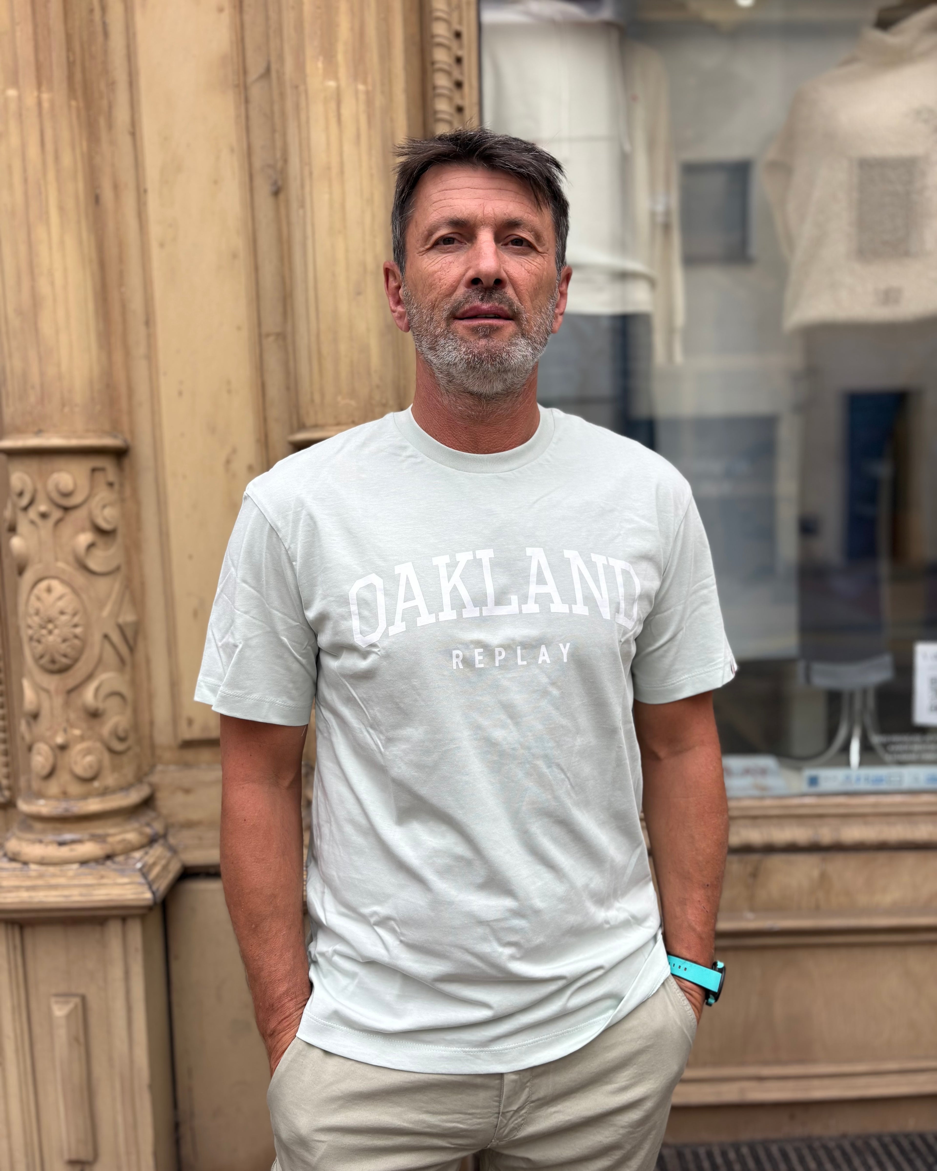 REPLAY PÁNSKE TRIČKO VOĽNÉHO STRIHU S POTLAČOU