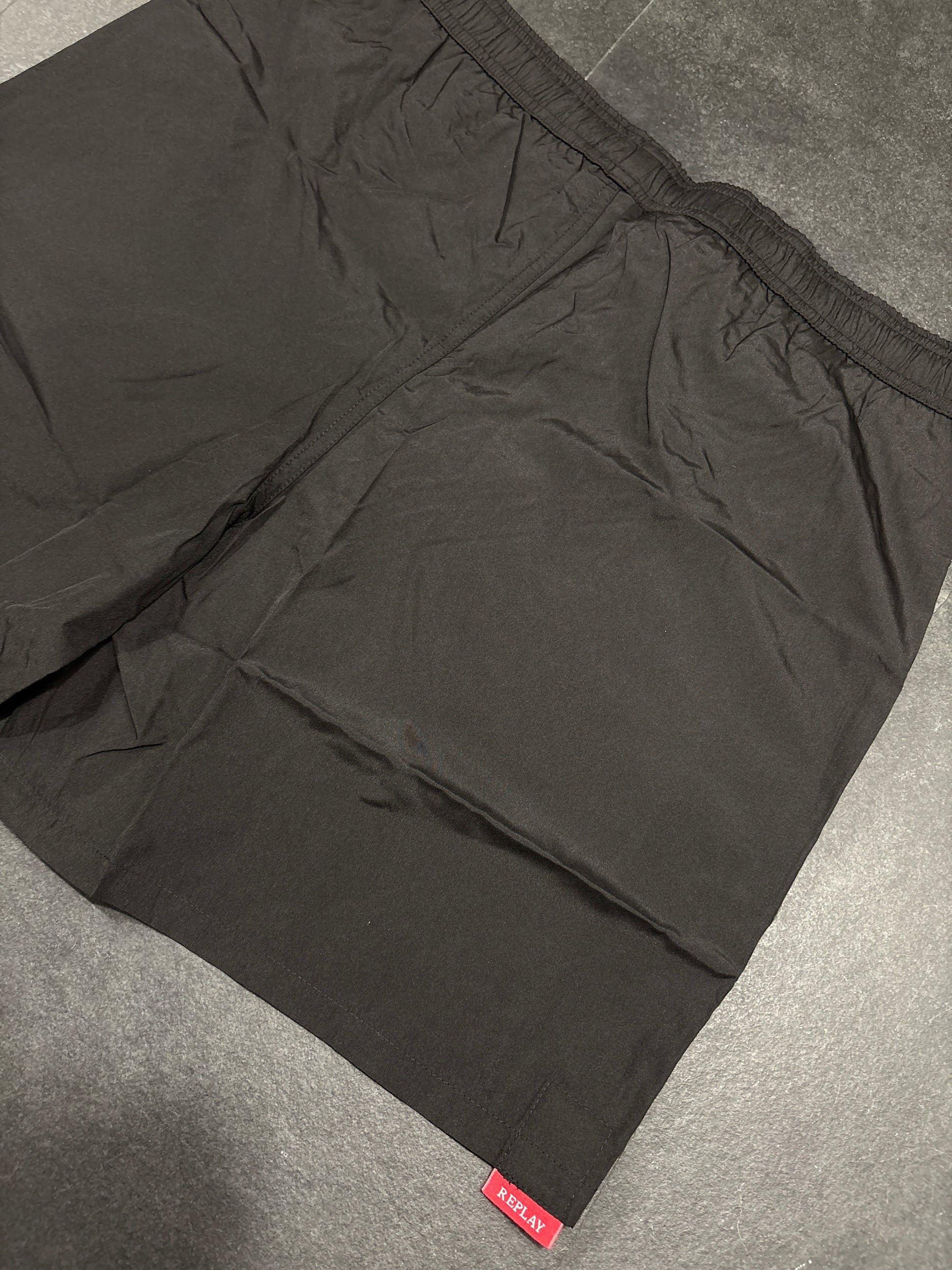 REPLAY PÁNSKE JEDNOFAREBNÉ PLAVKY KRAŤASOVÉHO STRIHU