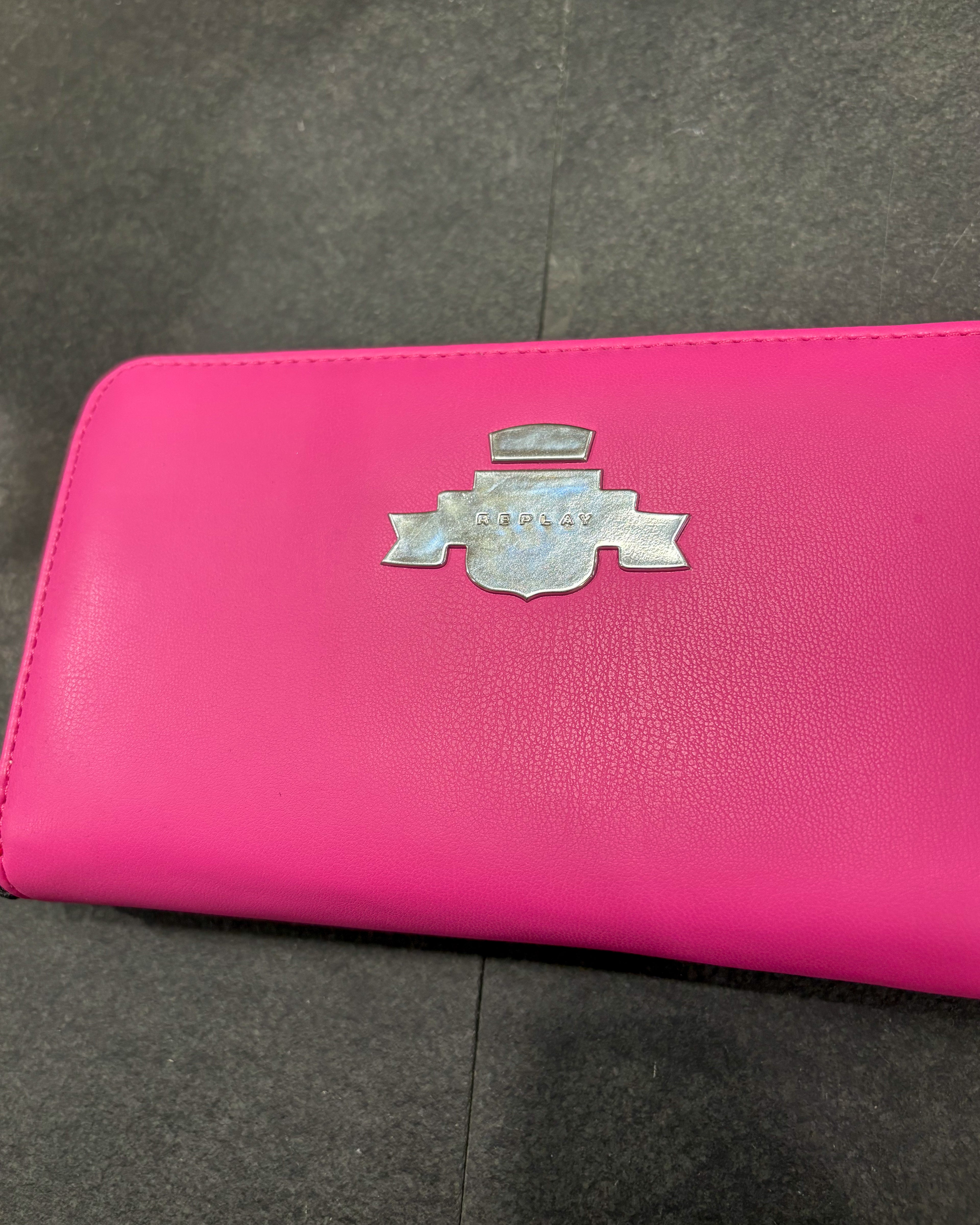 REPLAY NŐI PÉNZTÁRCA ACHIVE LOGÓVAL