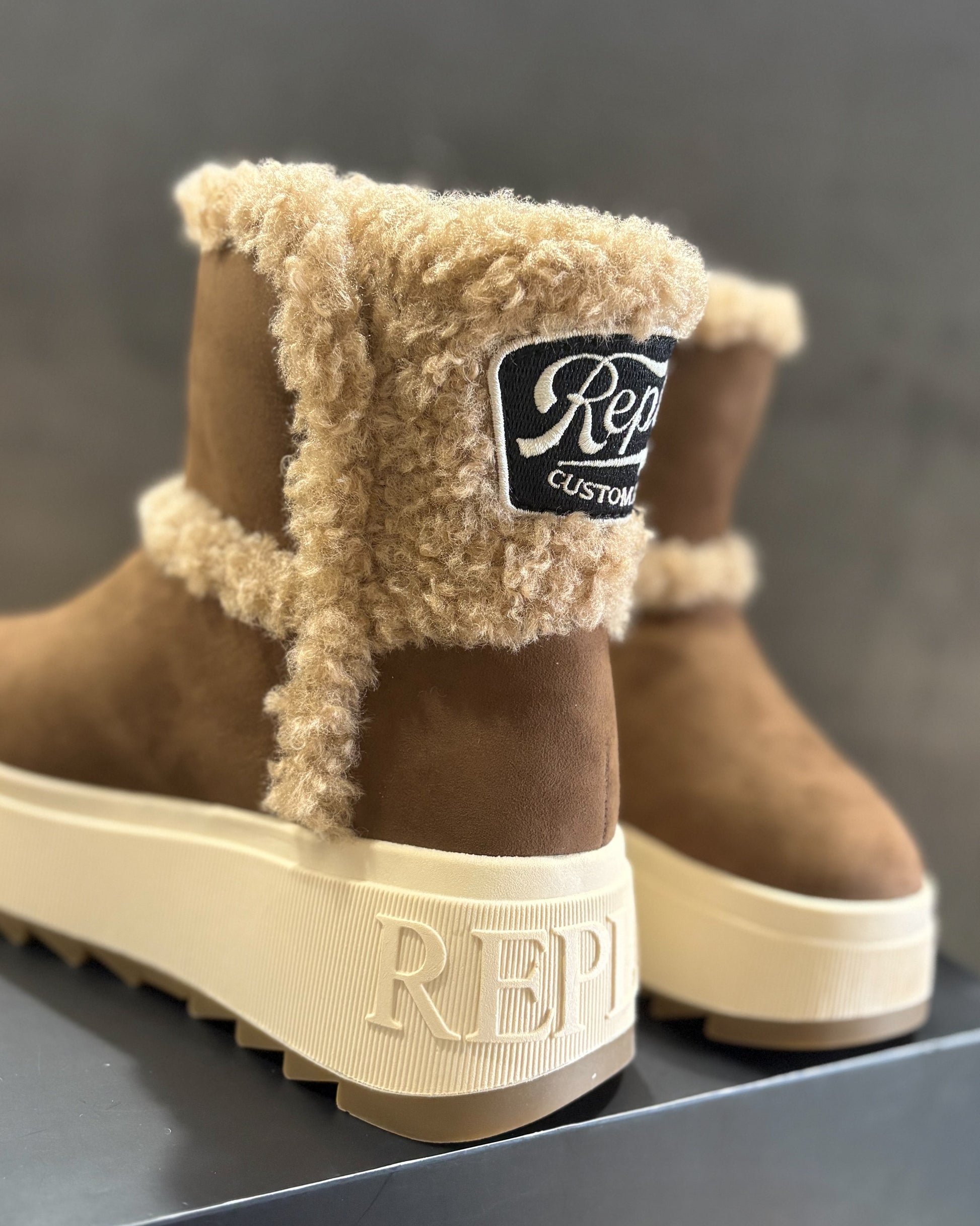 DÁMSKE VÁLENKY REPLAY S ÚMELOU KOŽUŠINOU