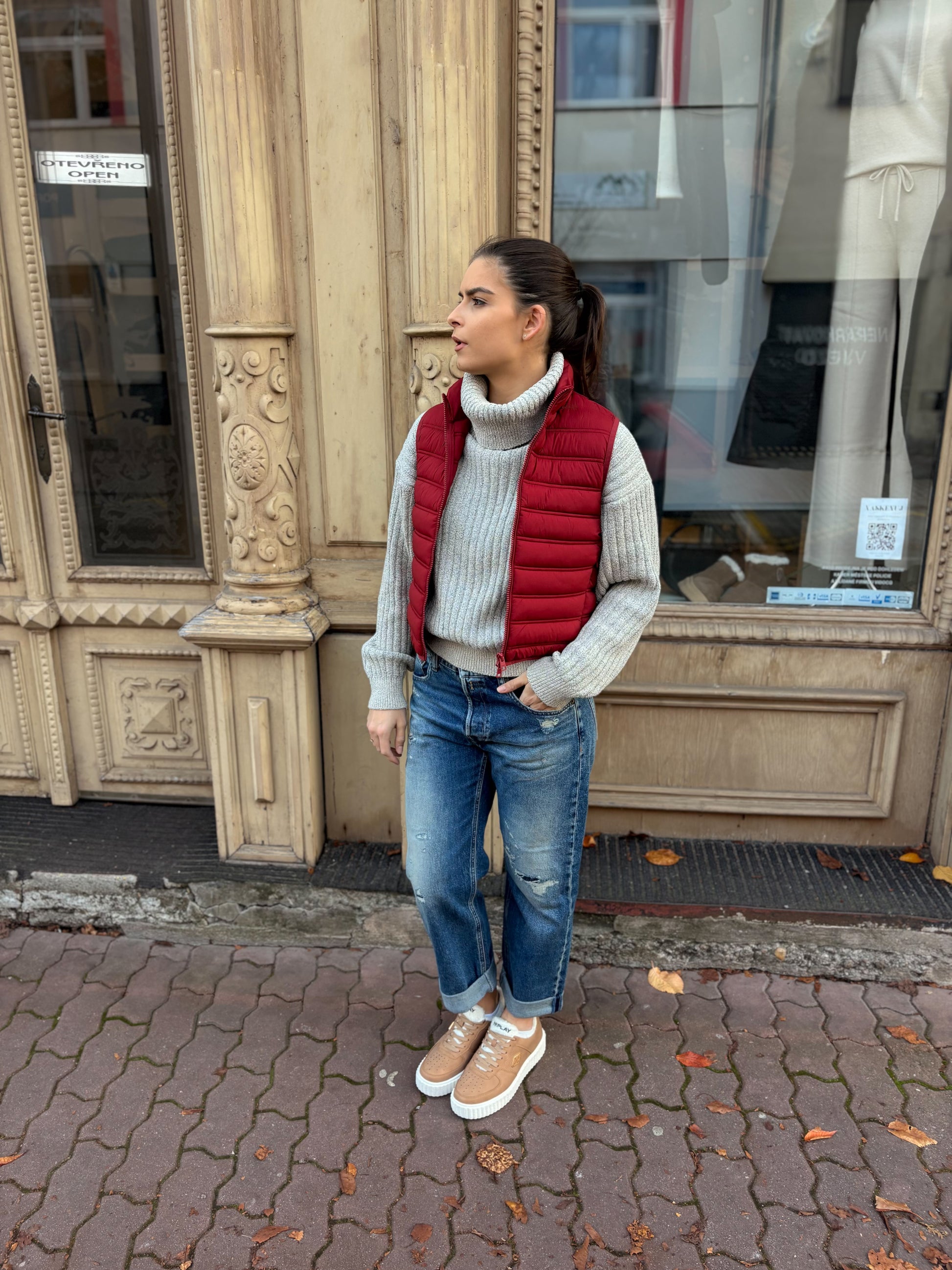 DÁMSKA REPLAY ZATEPLENÁ VESTA S PRÍČNYM PREŠÍVANÍM