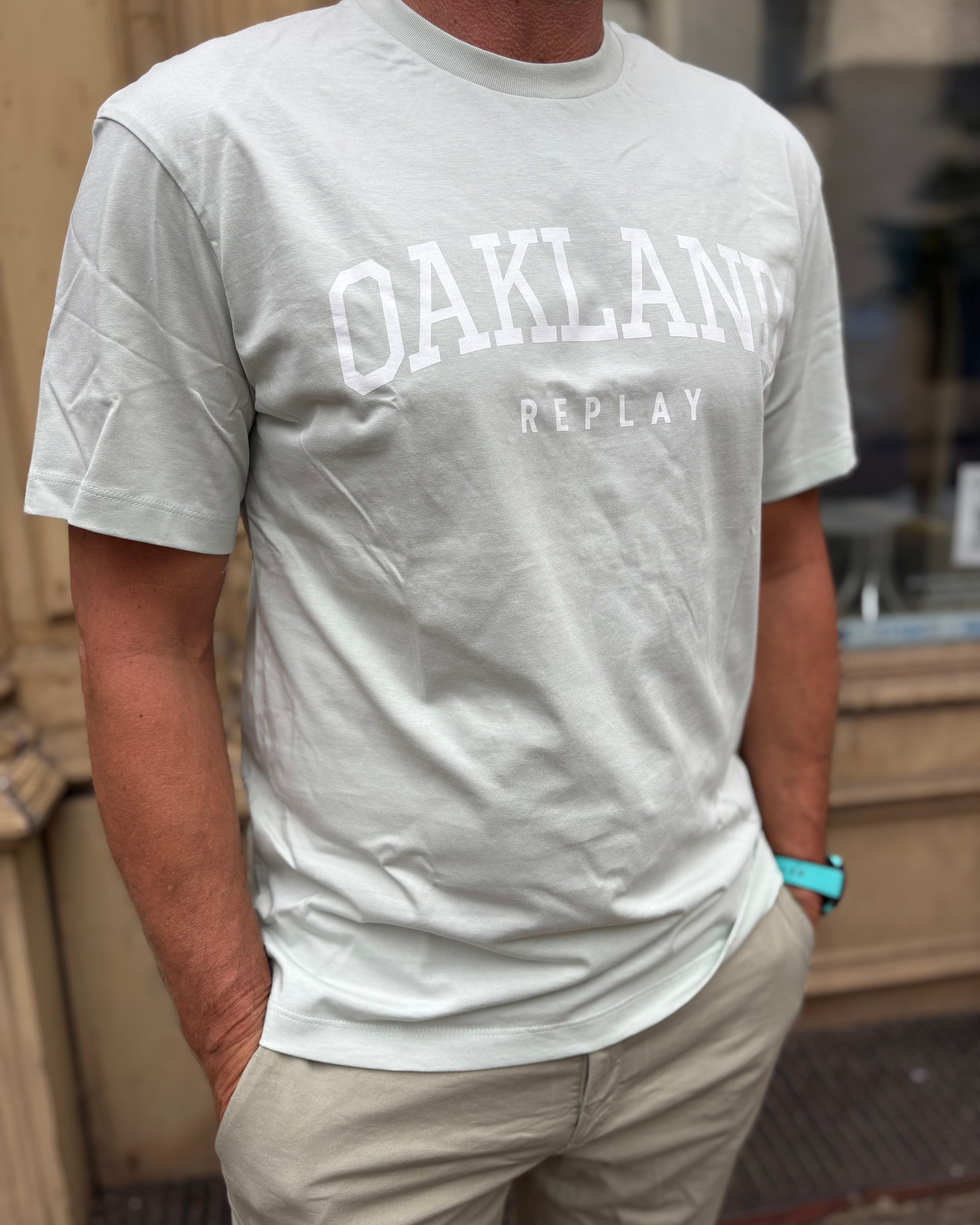 REPLAY PÁNSKE TRIČKO VOĽNÉHO STRIHU S POTLAČOU