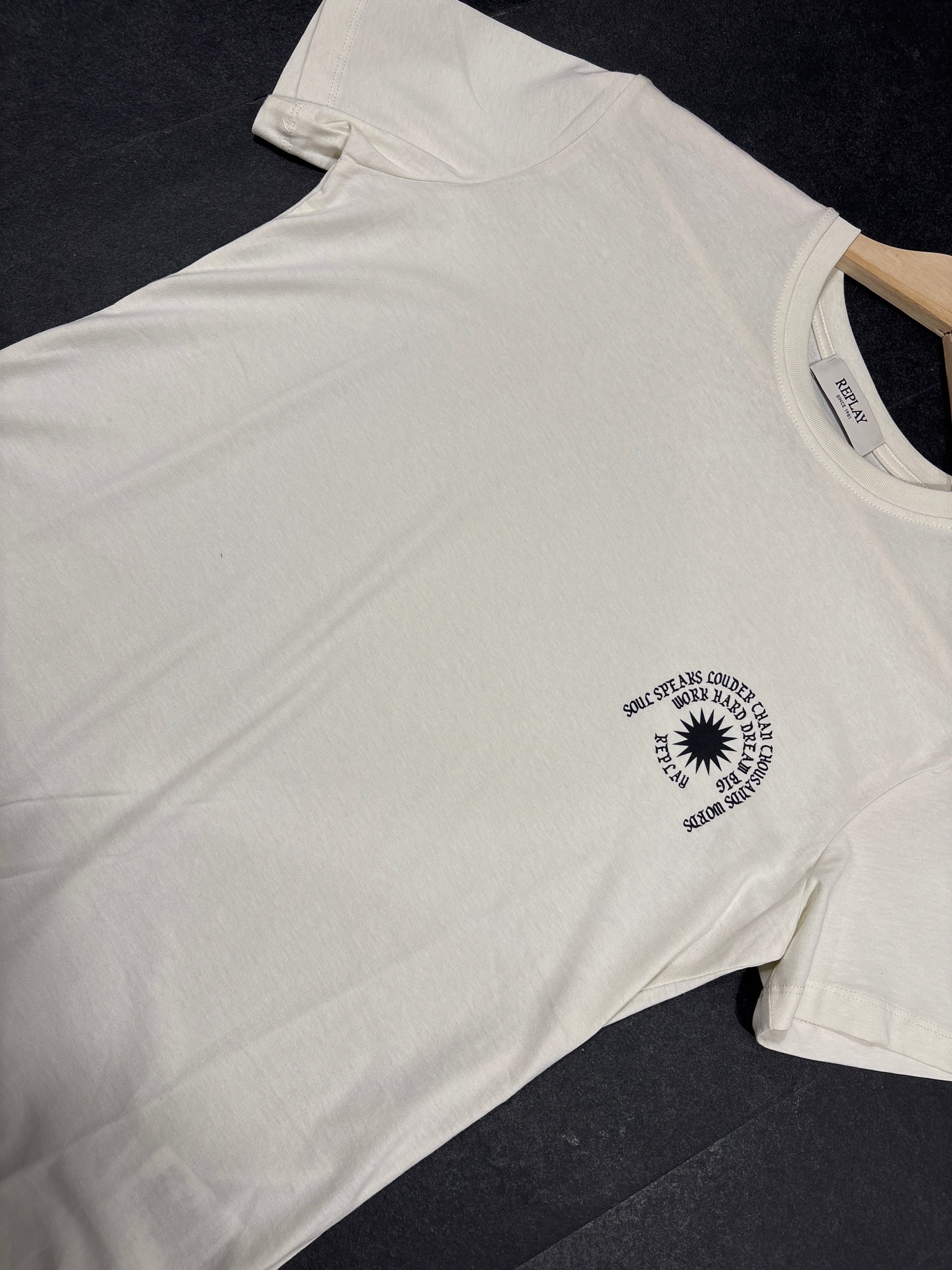 REPLAY DÁMSKÉ TRIČKO BĚŽNÉHO STŘIHU S NÁPISEM