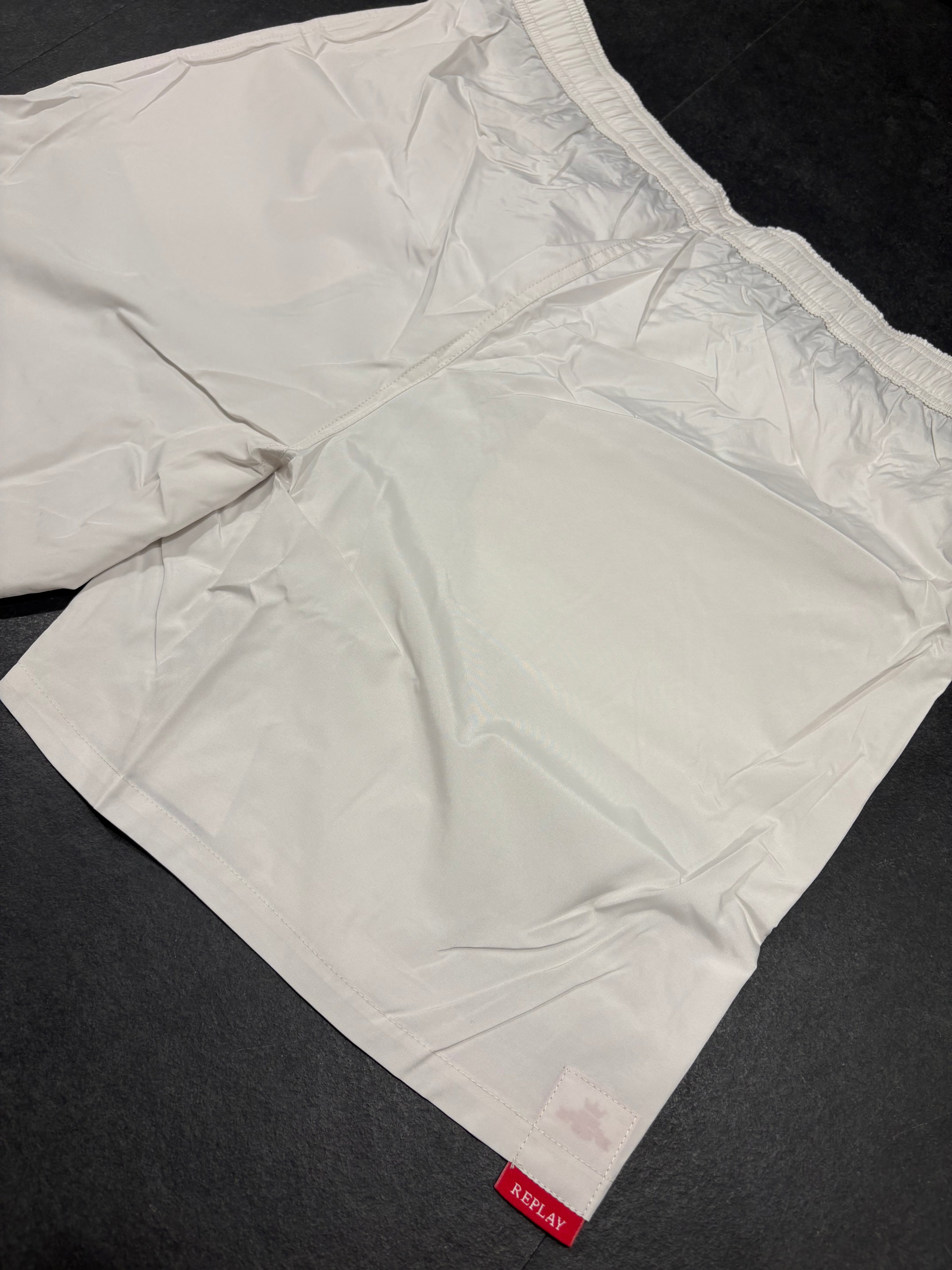 REPLAY FÉRFI EGYSZÍNŰ RÖVID FÜRDŐRUHA