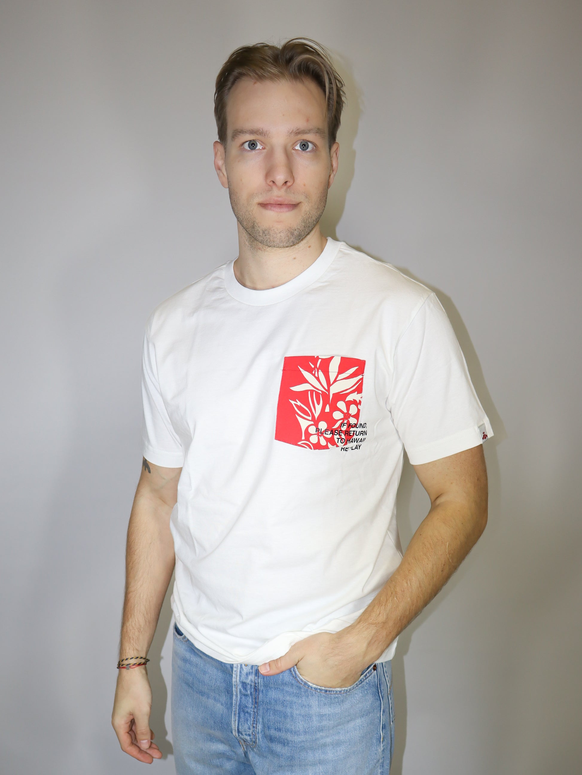 REPLAY PÁNSKÉ TRIČKO S NÁPRSNÍ KAPSIČKOU S POTISKEM