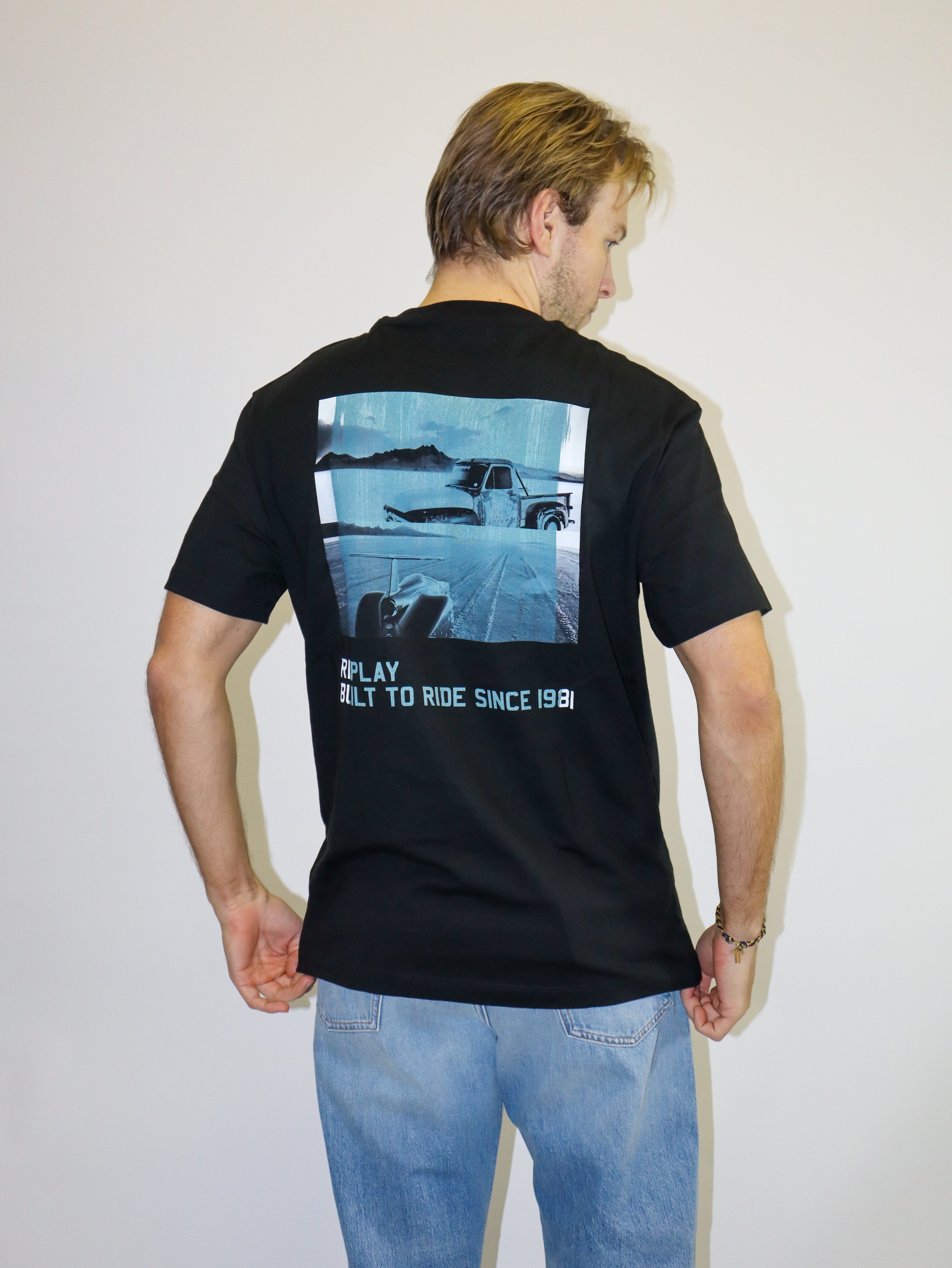 REPLAY PÁNSKE TRIČKO VOĽNÉHO STRIHU S POTLAČOU