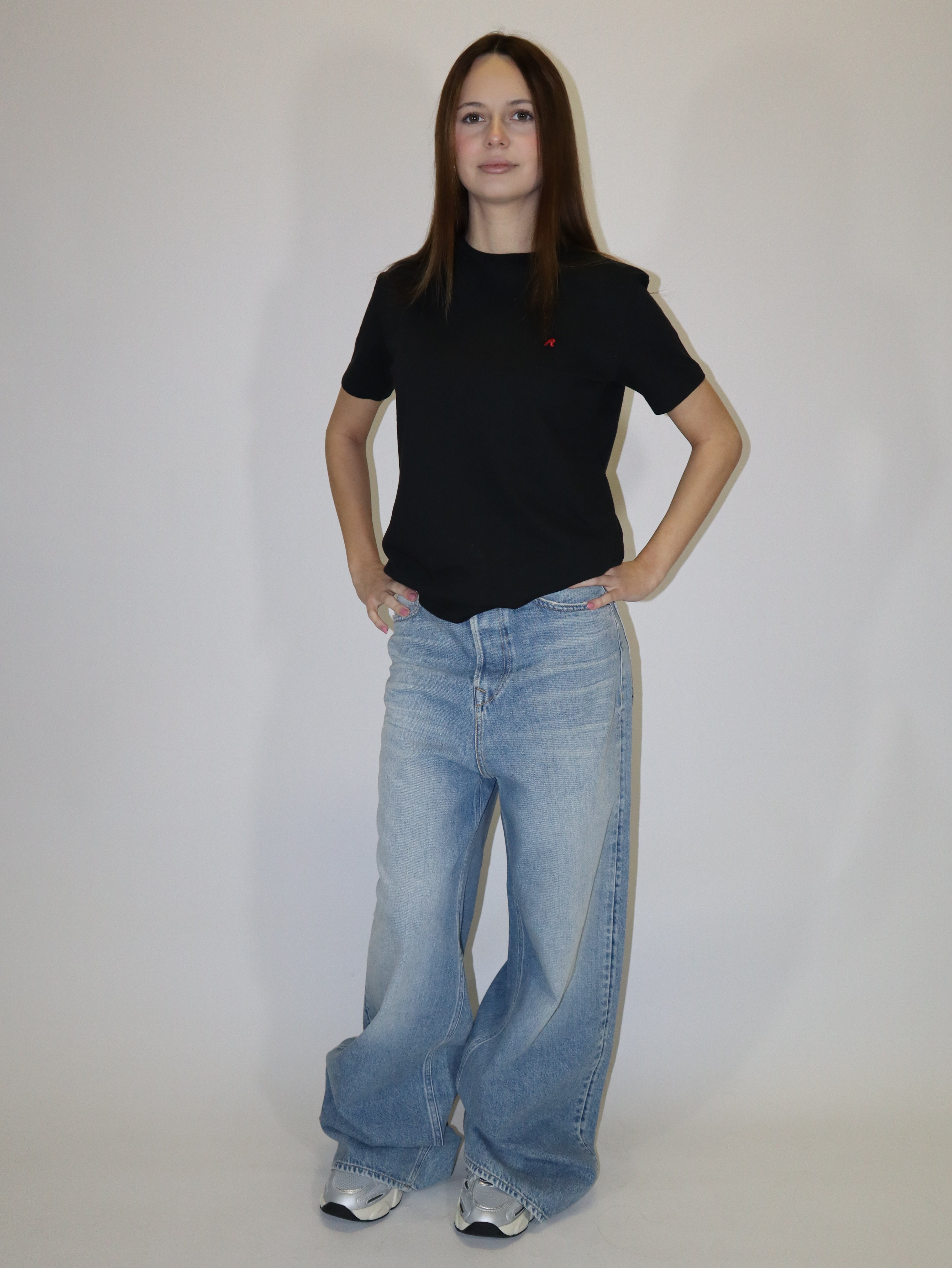 REPLAY DÁMSKÉ TRIČKO BĚŽNÉHO STŘIHU S VÝŠIVKOU 