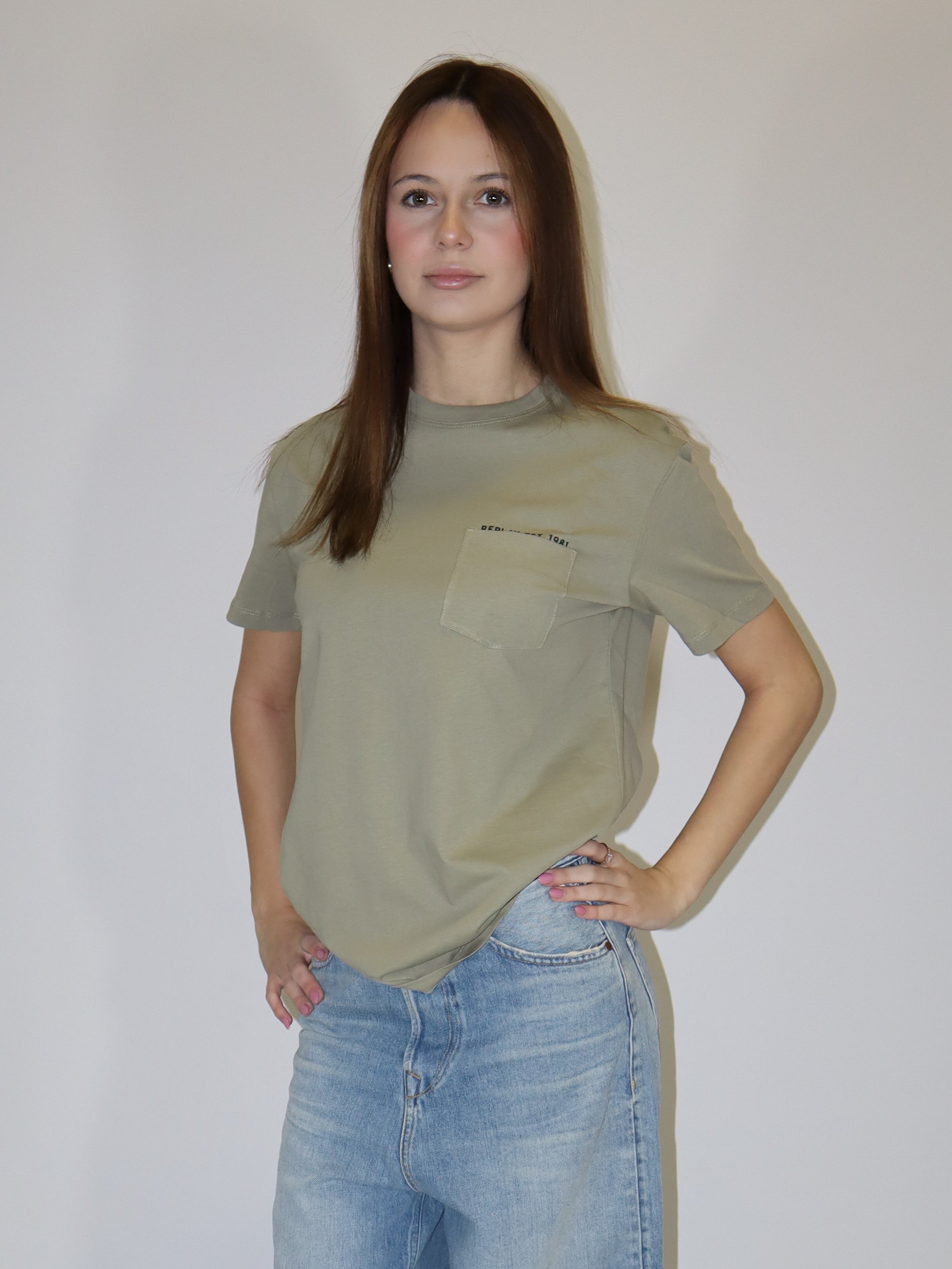 REPLAY DÁMSKE TRIČKO REGULAR FIT S NÁPRSNÝM VRECKOM 