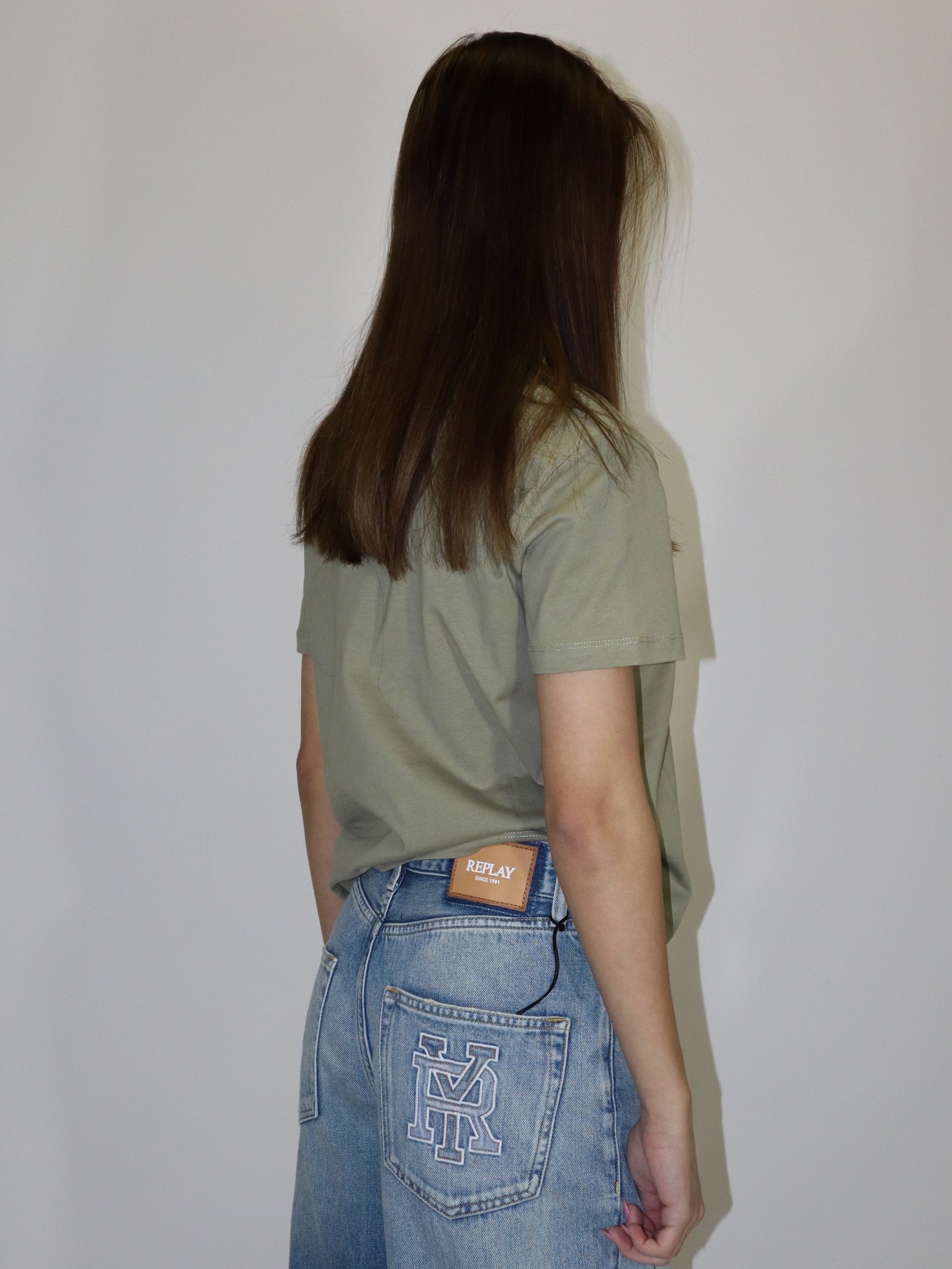REPLAY DÁMSKÉ TRIČKO REGULAR STŘIHU S NÁPRSNÍ KAPSOU
