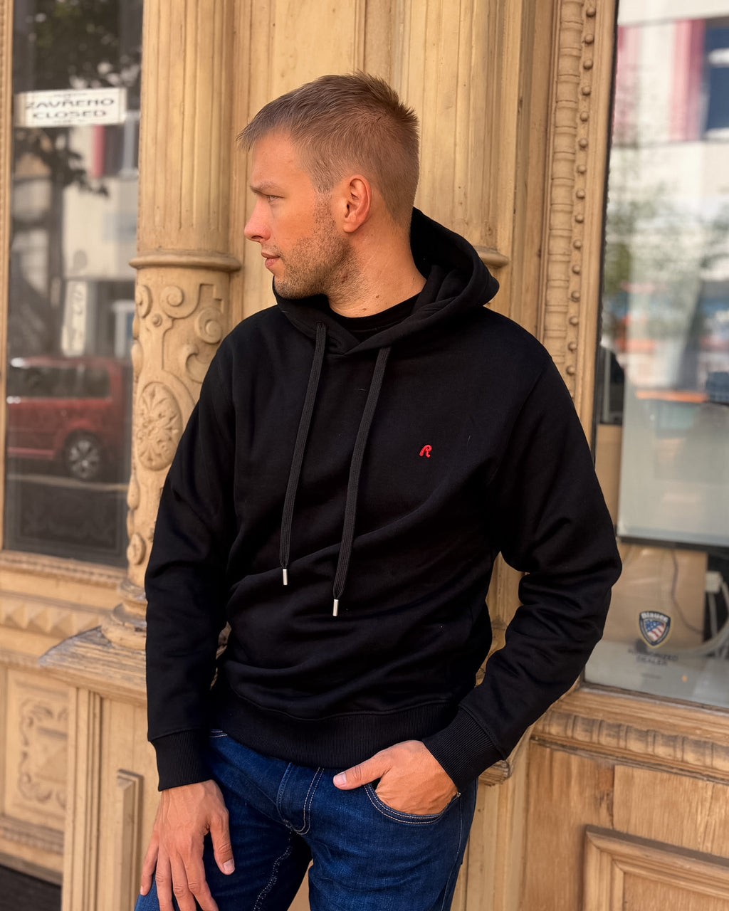 HERREN-REPLAY-HOODIE MIT KAPUZE UND R-STICKEREI 