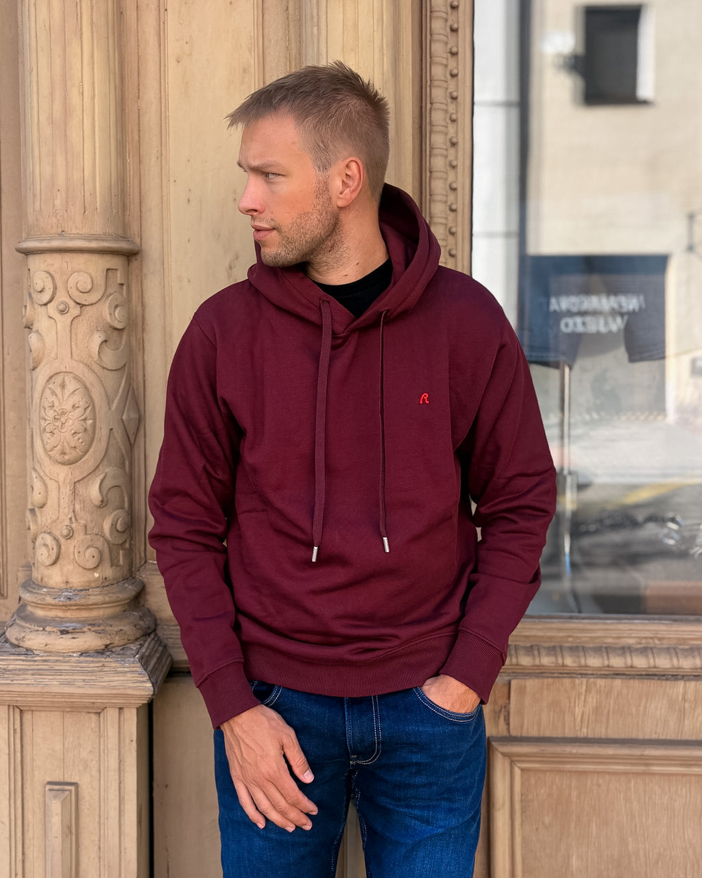 HERREN-REPLAY-HOODIE MIT KAPUZE UND R-STICKEREI 