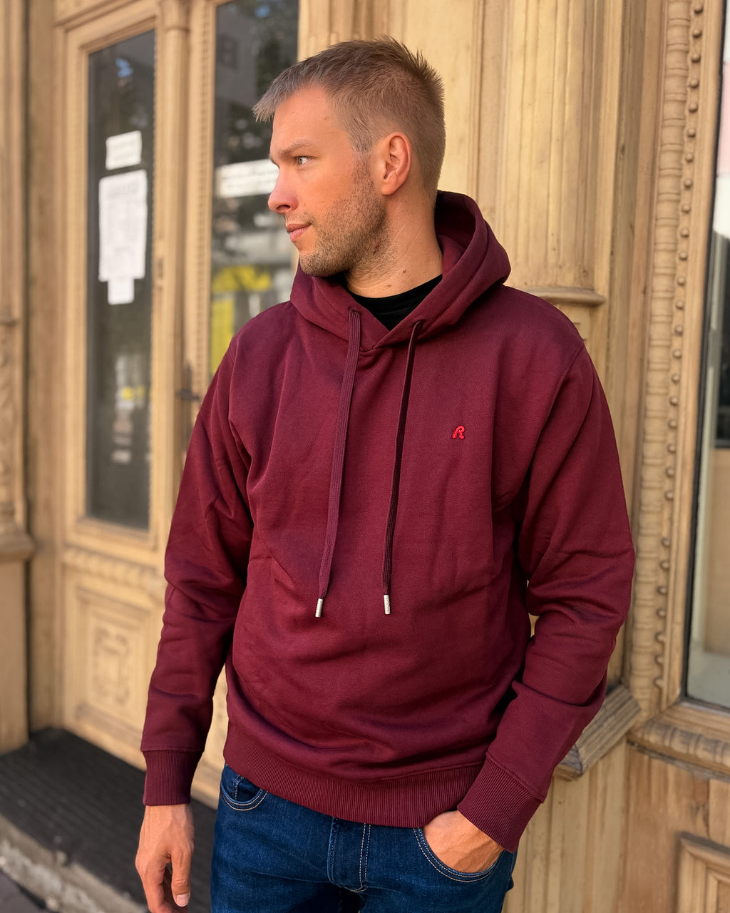 HERREN-REPLAY-HOODIE MIT KAPUZE UND R-STICKEREI 