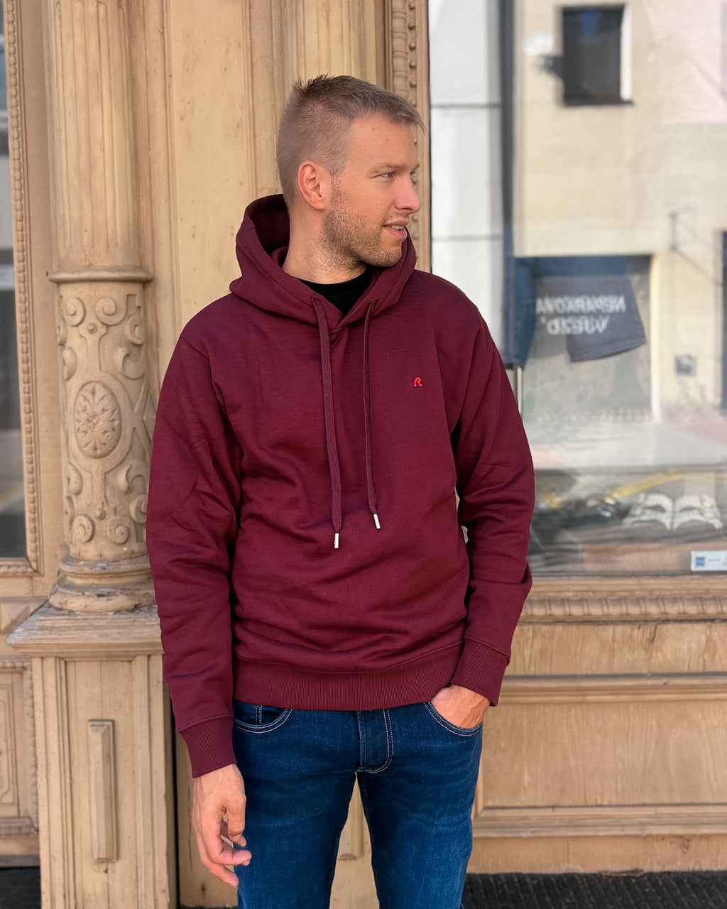HERREN-REPLAY-HOODIE MIT KAPUZE UND R-STICKEREI 