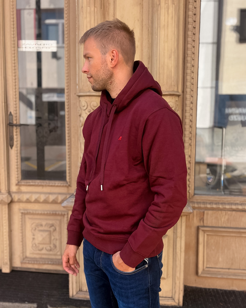 HERREN-REPLAY-HOODIE MIT KAPUZE UND R-STICKEREI 
