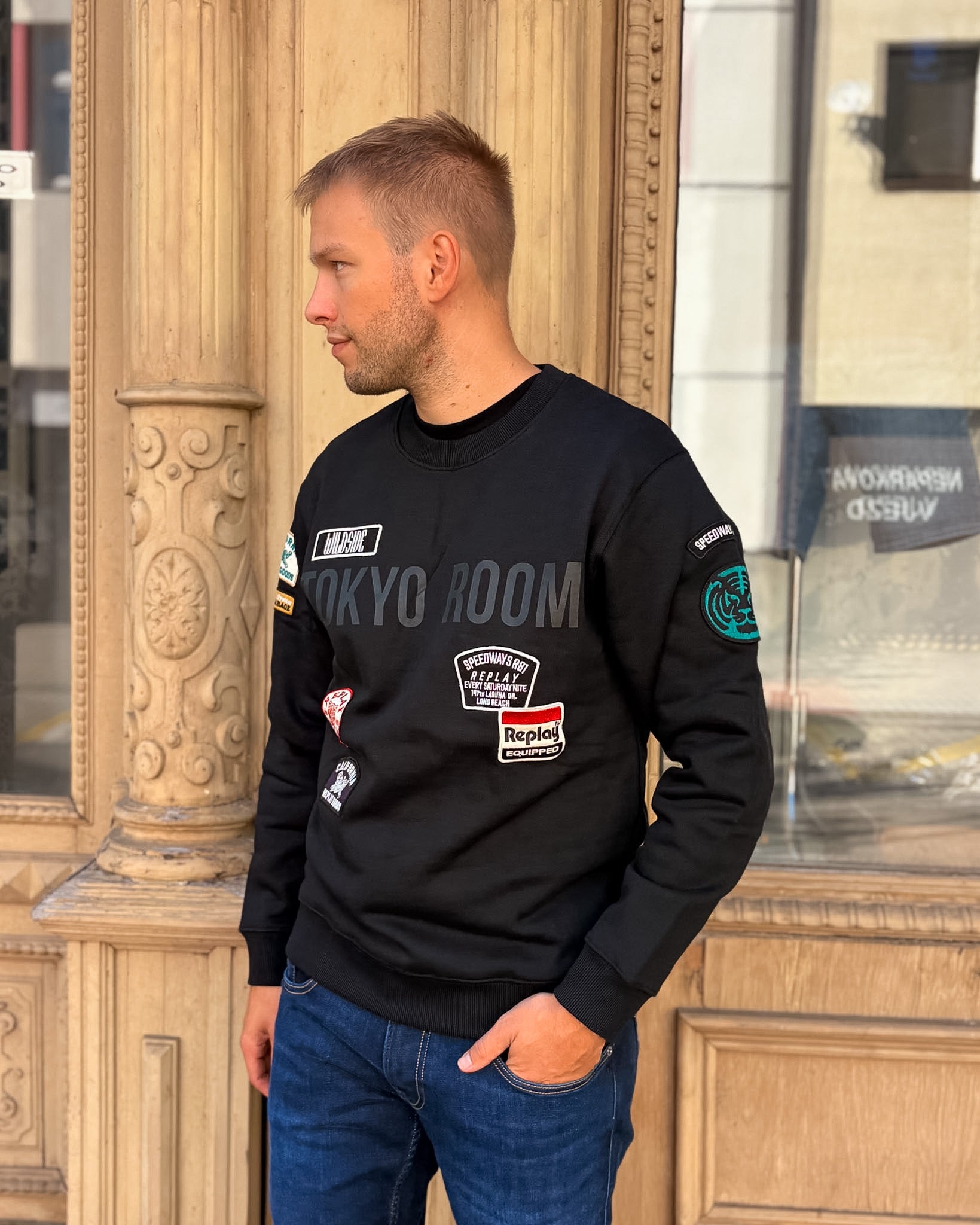 PÁNSKÁ MIKINA REPLAY "TOKYO ROOM" S NÁŠIVKAMI 