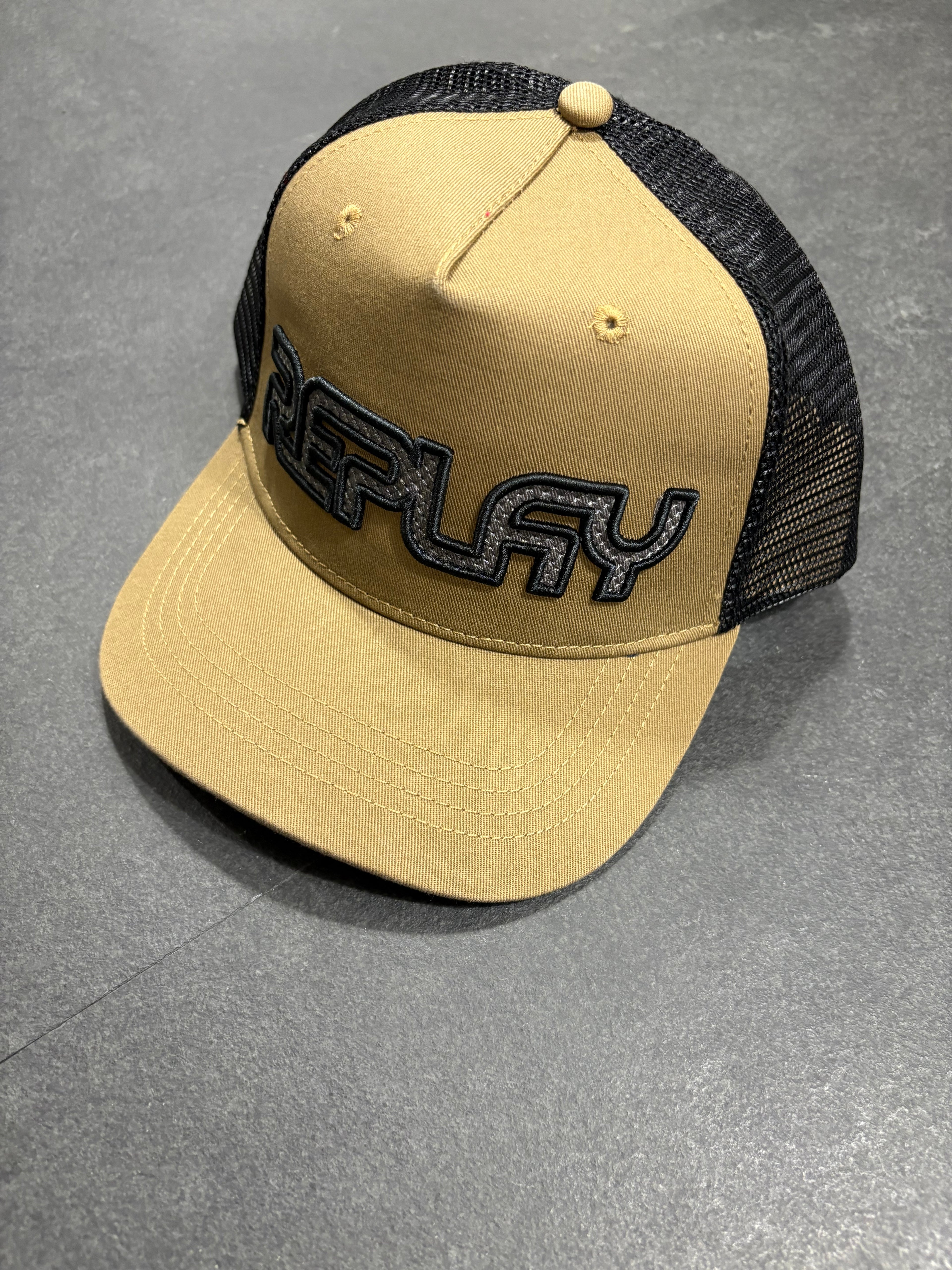 REPLAY SAPKA HÍMZETT LOGÓVAL