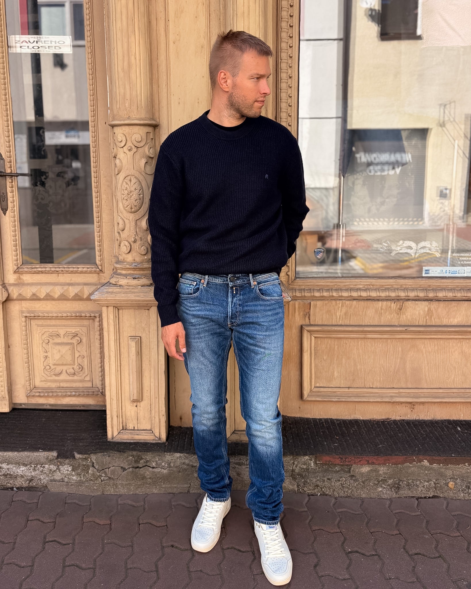 HERREN-JEANS REPLAY GROVER REGULAR SLIM FIT MIT VINTAGE-EFFEKT - M1008 .00B.727 282