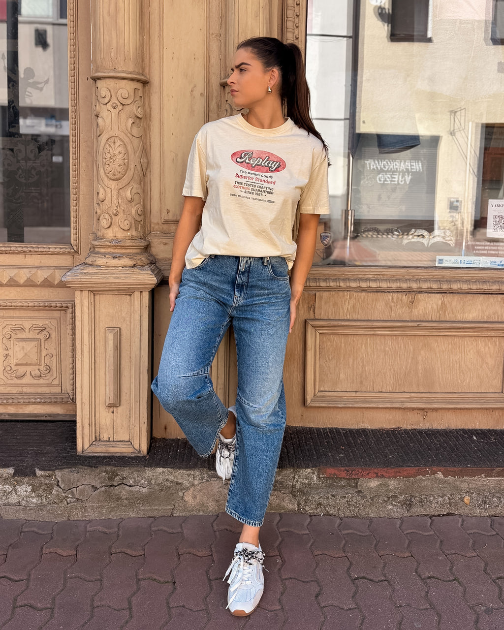 DÁMSKÉ DŽÍNY REPLAY JANIE BARREL FIT S VINTAGE EFEKTEM